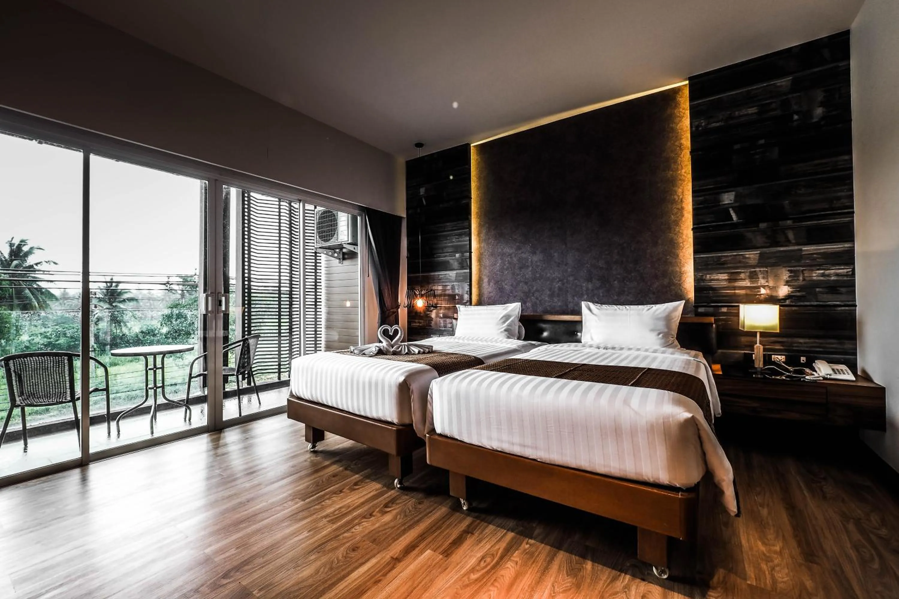 Bed in The Glory Gold