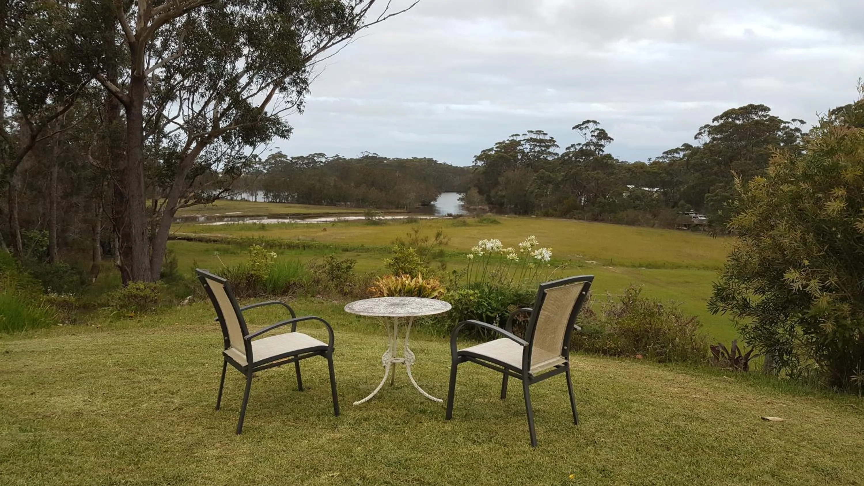 Tabourie Lake Motor Inn