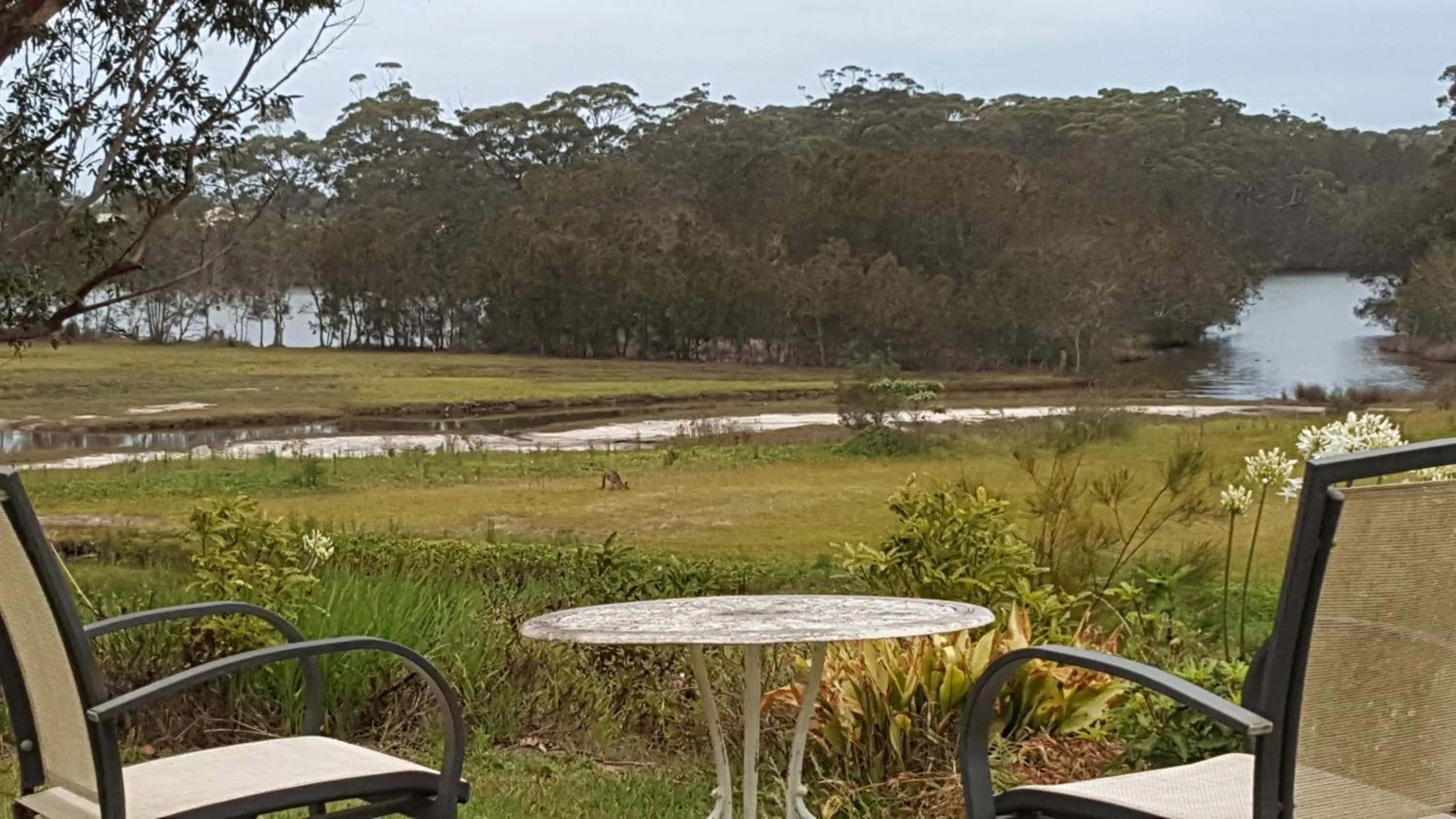 Tabourie Lake Motor Inn