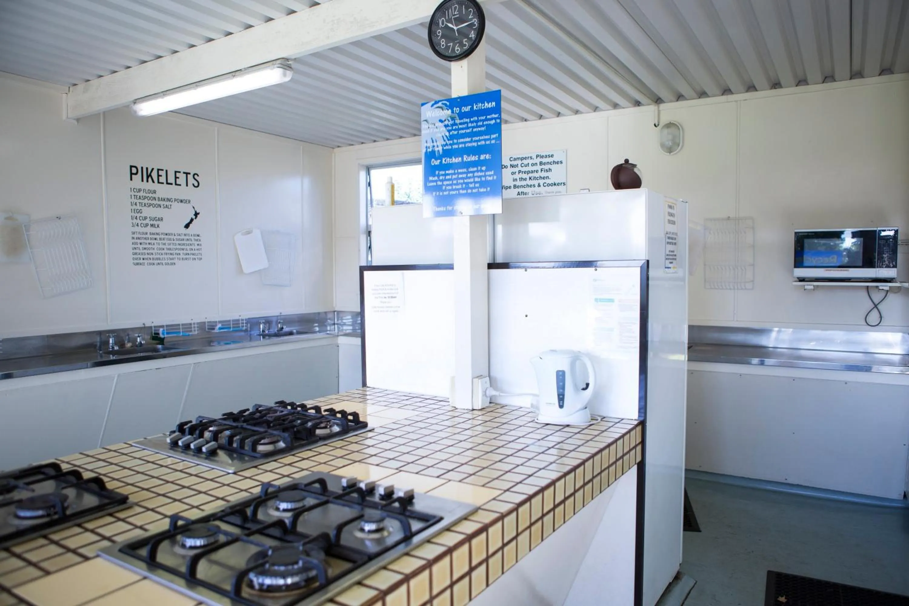 Kitchen or kitchenette in Mercury Bay Holiday Park