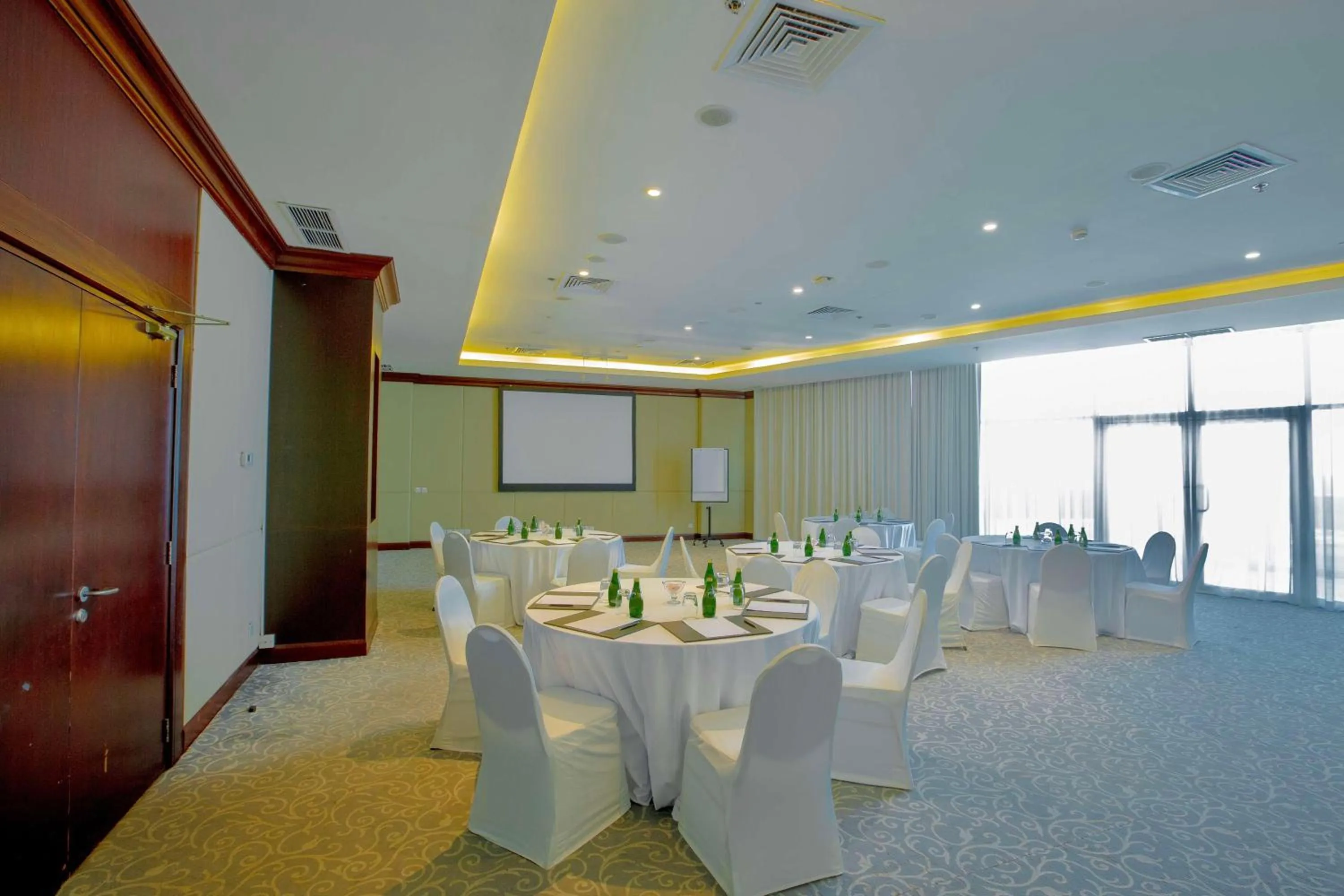 Meeting/conference room in Radisson Blu Resort, Fujairah