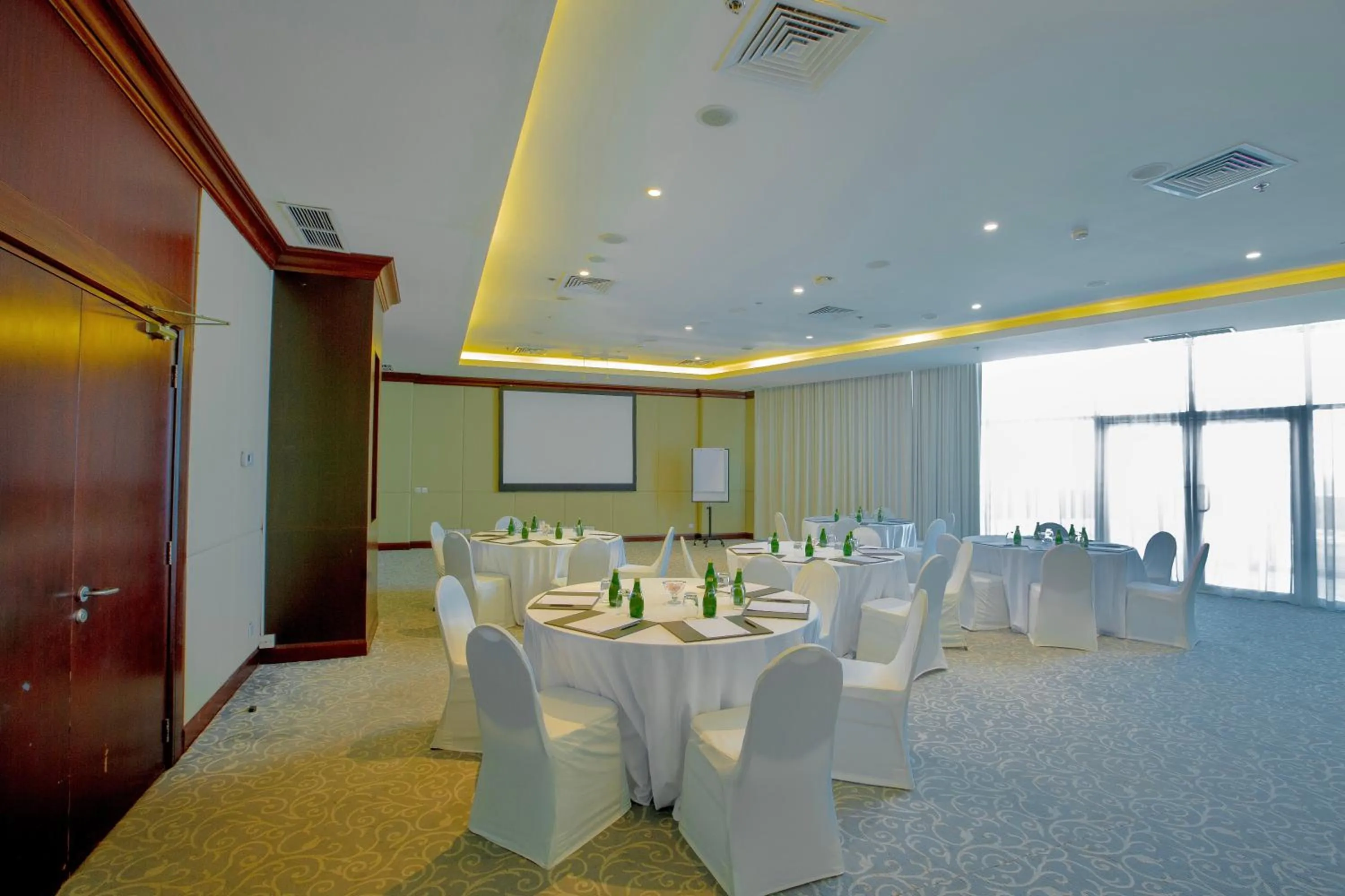 Meeting/conference room in Radisson Blu Resort, Fujairah