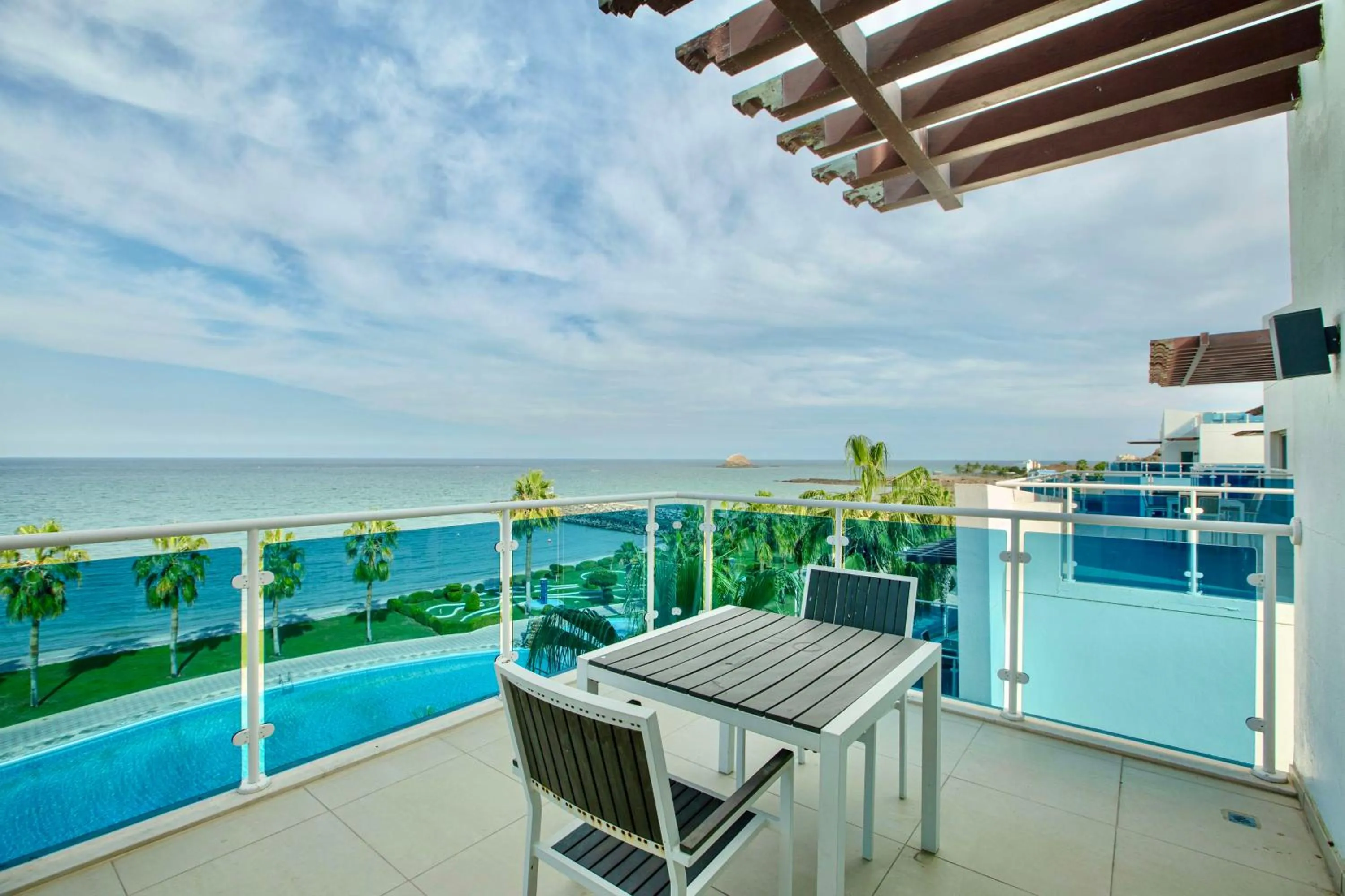 Photo of the whole room in Radisson Blu Resort, Fujairah