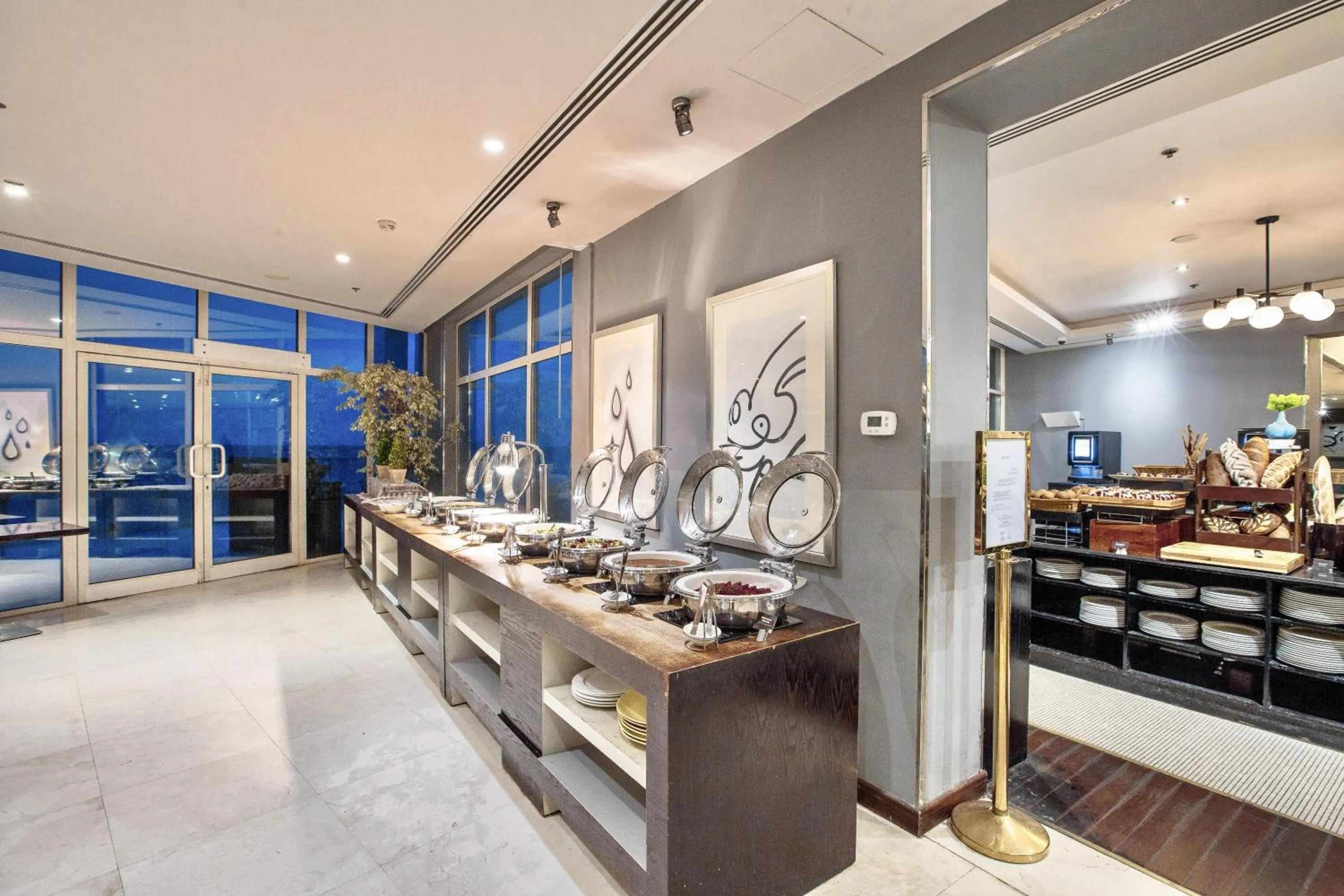 Restaurant/places to eat in Radisson Blu Resort, Fujairah