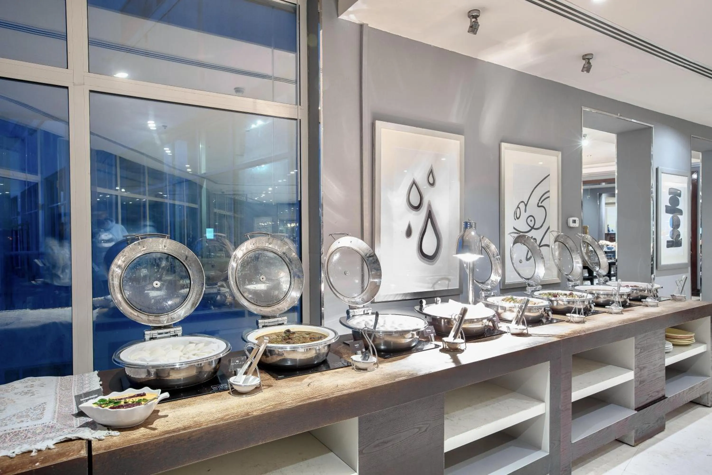 Restaurant/places to eat in Radisson Blu Resort, Fujairah