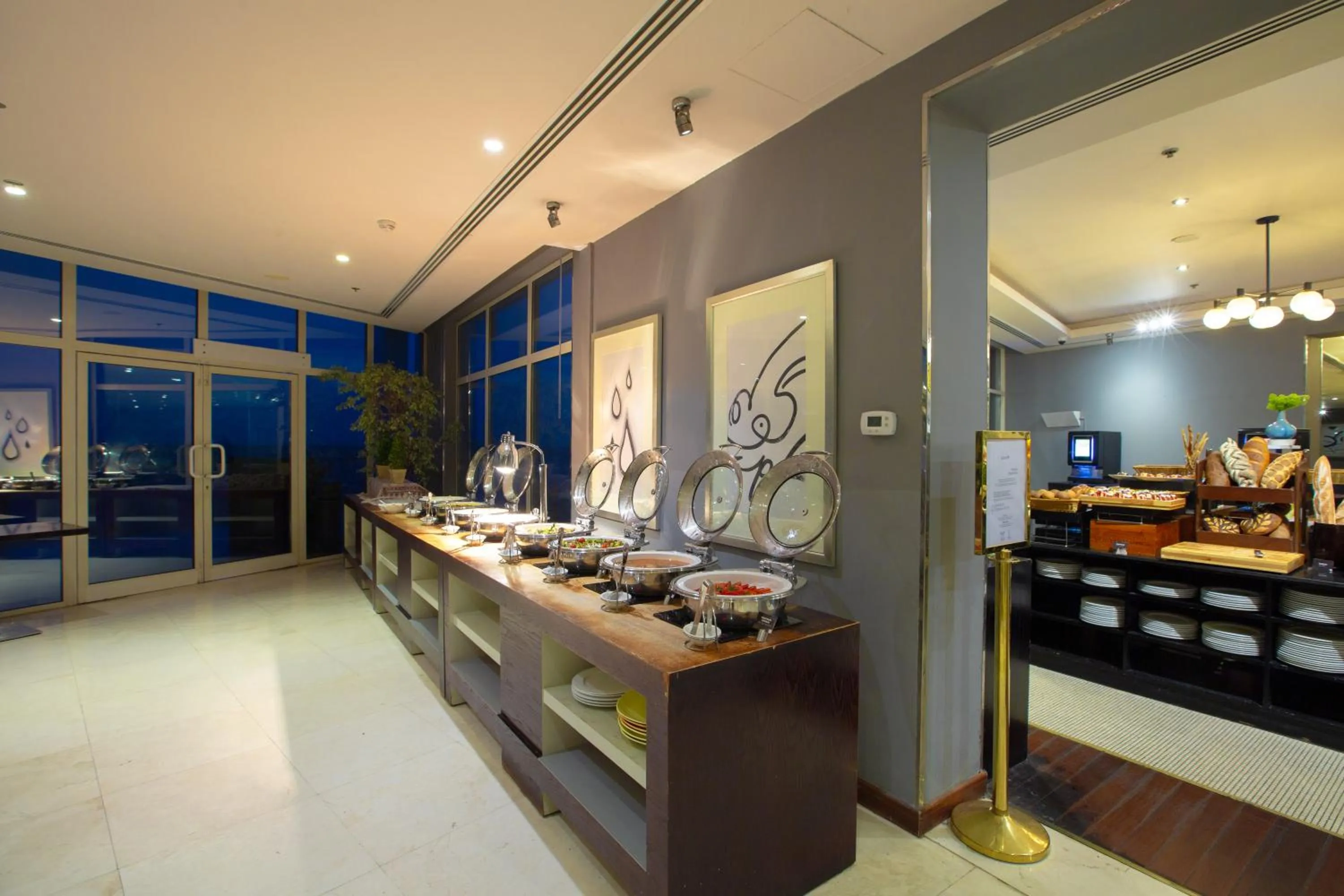 Restaurant/places to eat in Radisson Blu Resort, Fujairah