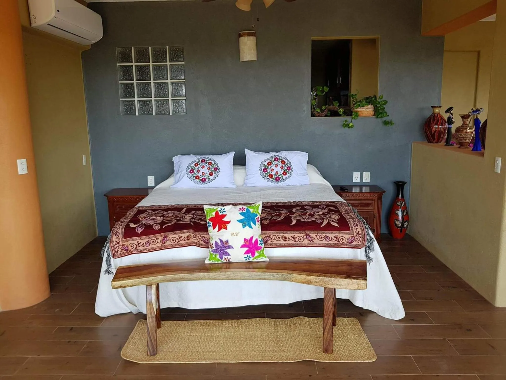 Bed in Casa Arcoiris Zihuatanejo B&B