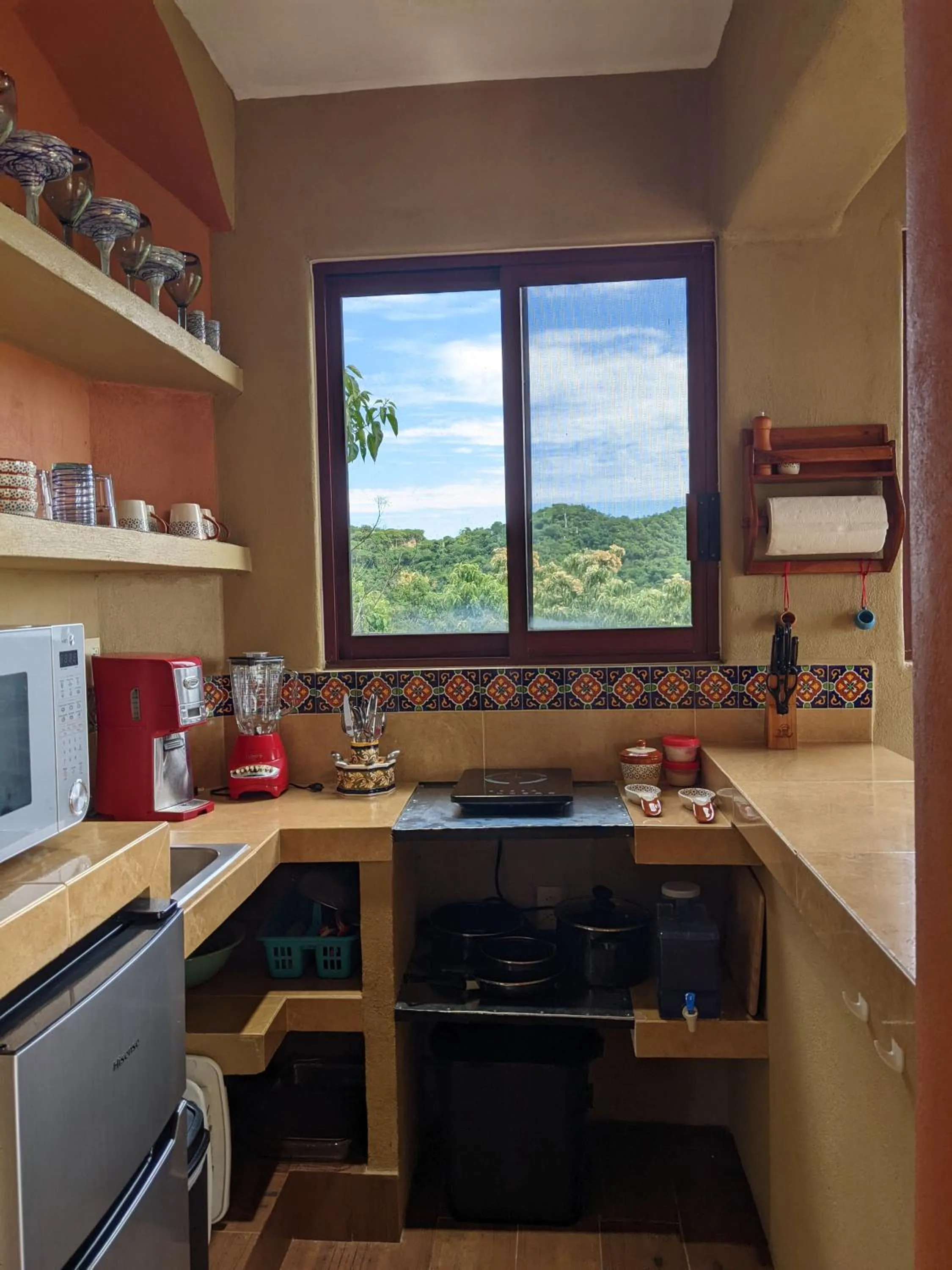 Coffee/tea facilities in Casa Arcoiris Zihuatanejo B&B