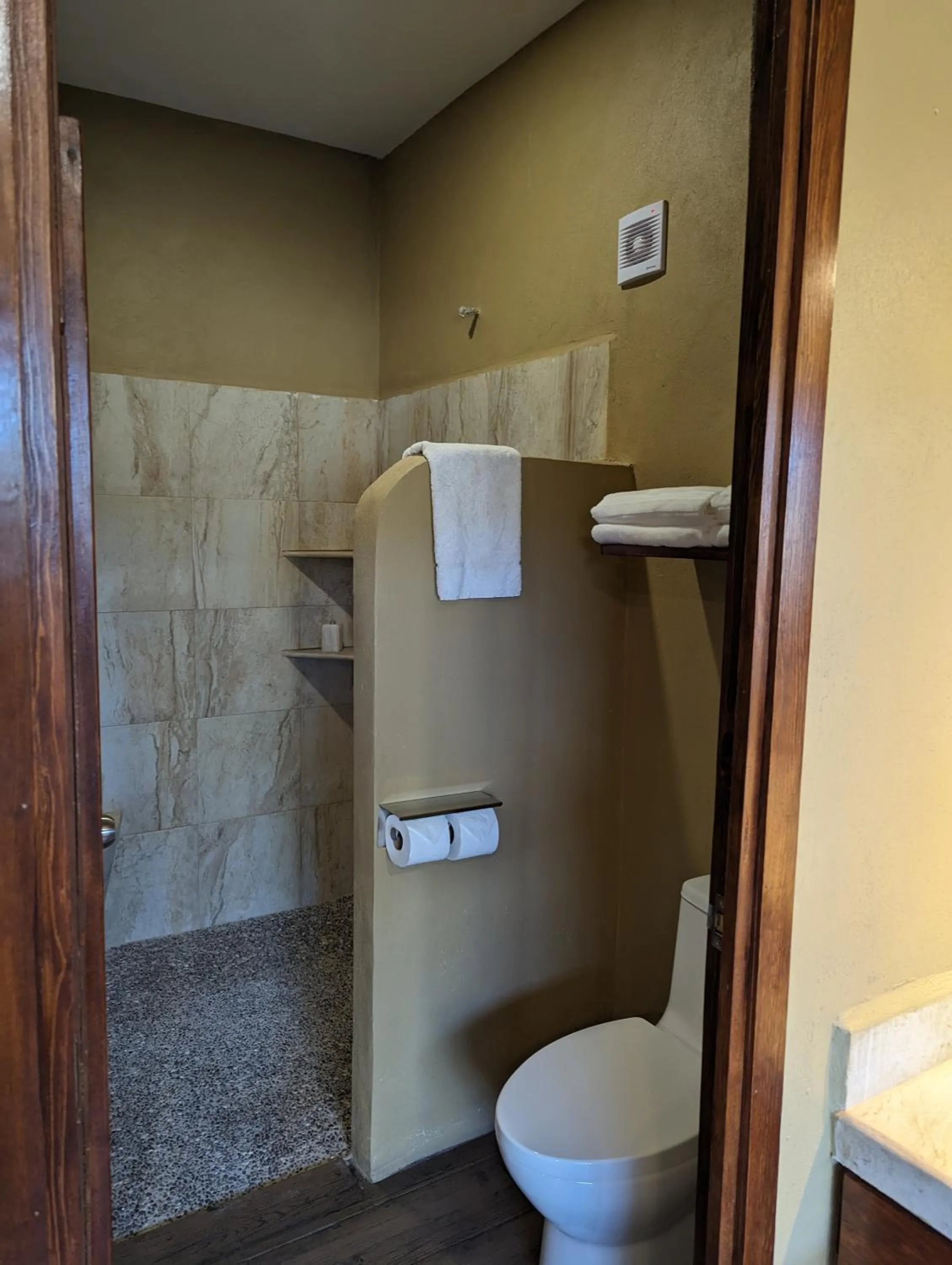 Bathroom in Casa Arcoiris Zihuatanejo B&B