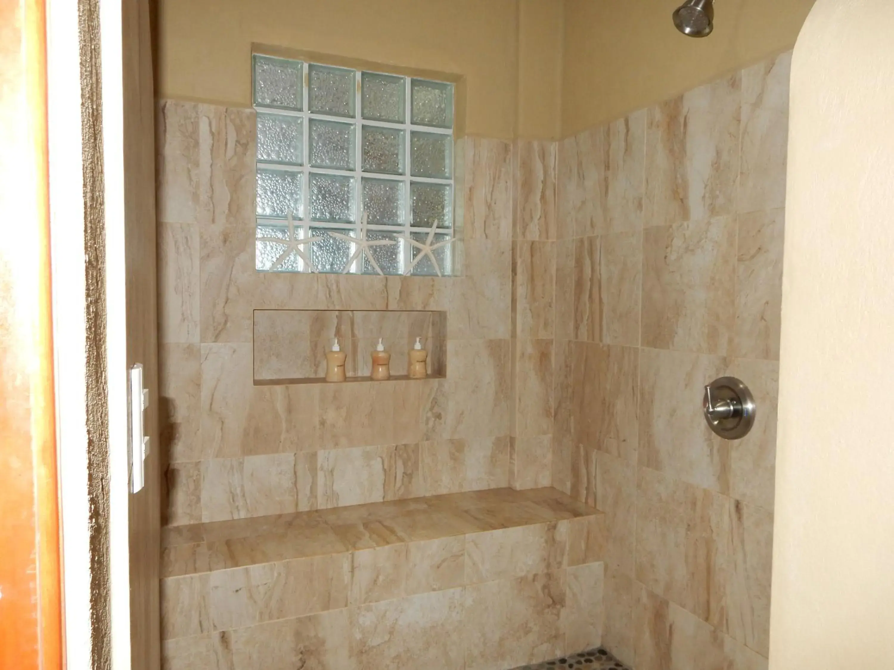 King Room with Sea View in Casa Arcoiris Zihuatanejo B&B King Room with Sea View in Casa Arcoiris Zihuatanejo B&B