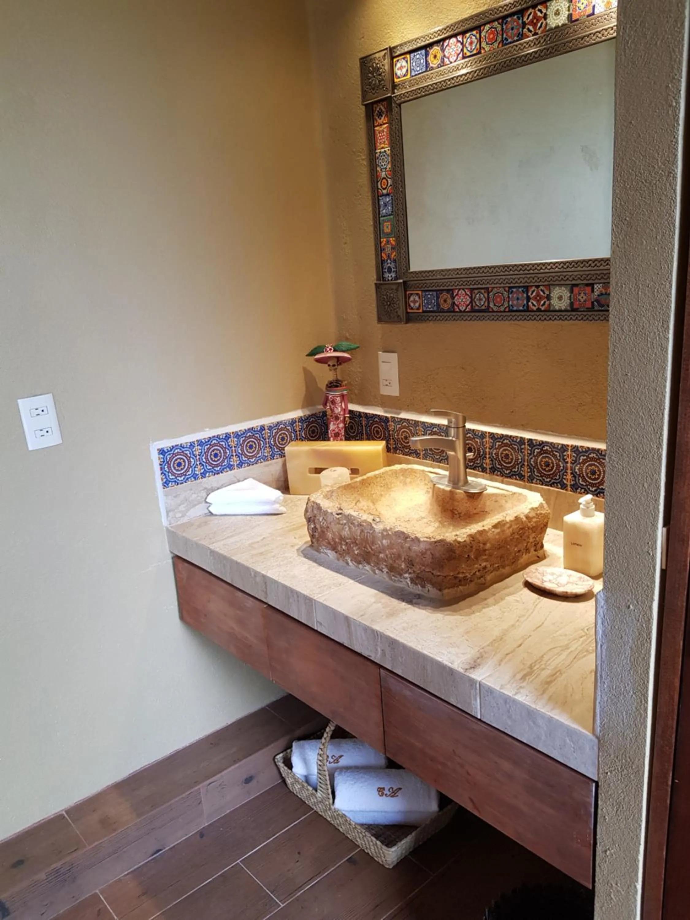 Bathroom in Casa Arcoiris Zihuatanejo B&B
