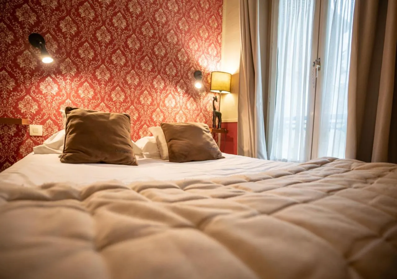 Bedroom, Bed in Nouvel Hôtel