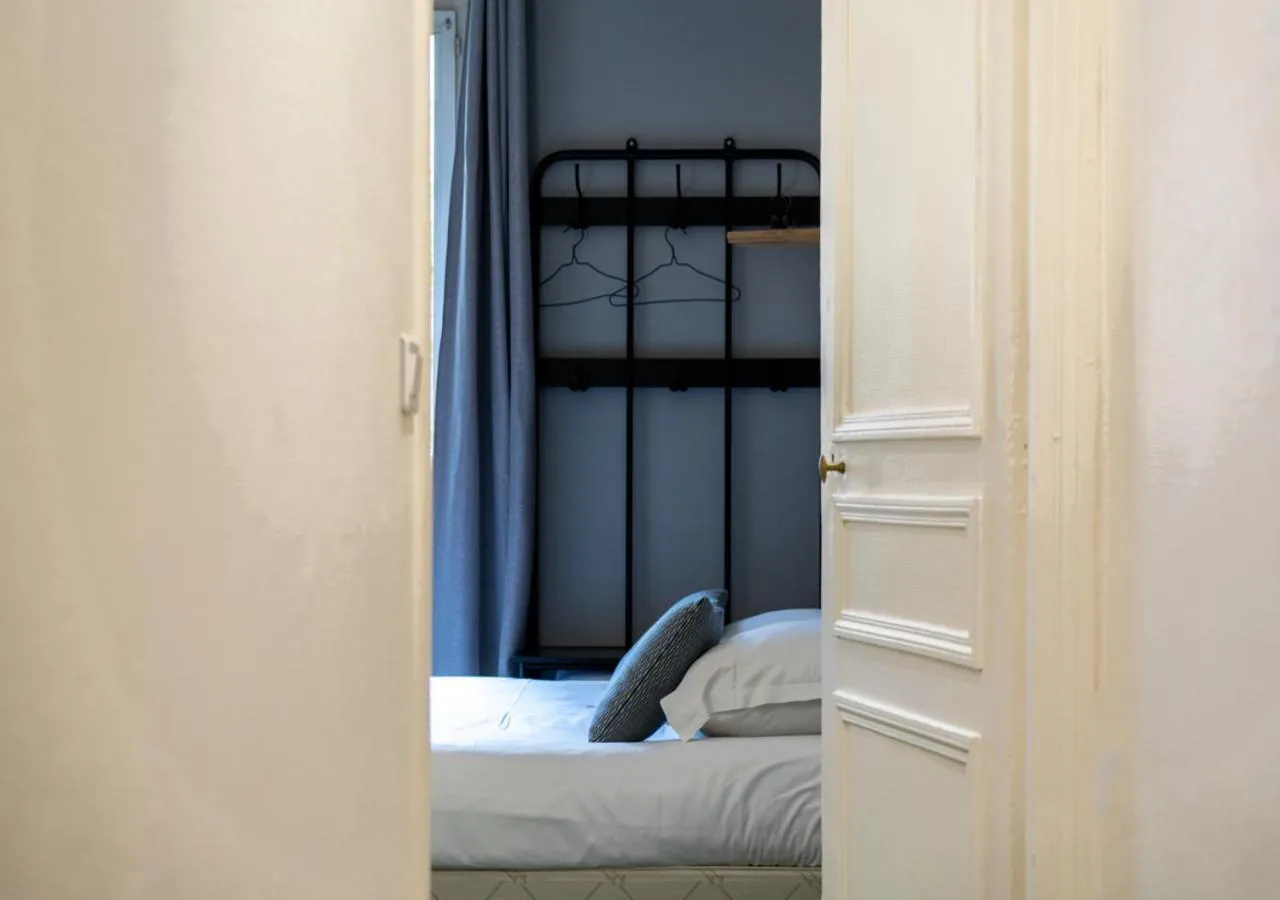 Bedroom, Bed in Nouvel Hôtel