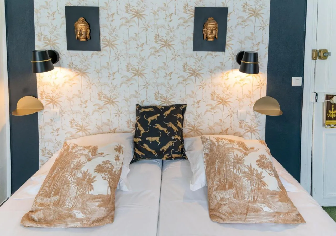 Bedroom, Bed in Nouvel Hôtel