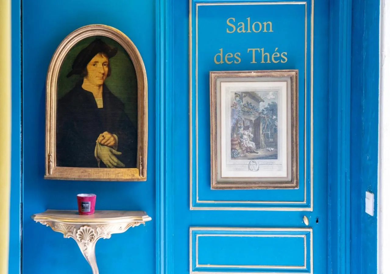 Lobby or reception in Nouvel Hôtel