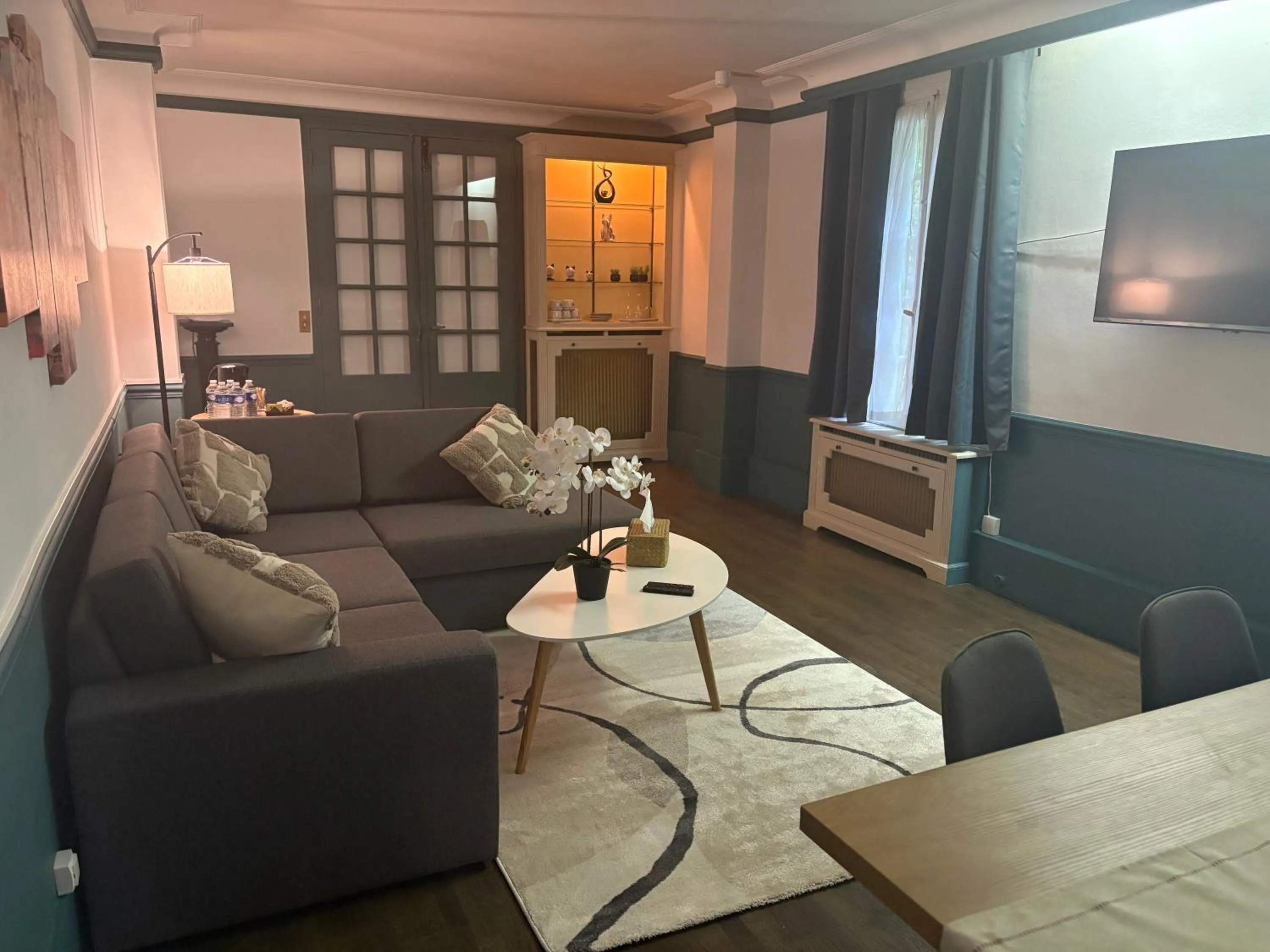 Seating area in Nouvel Hôtel