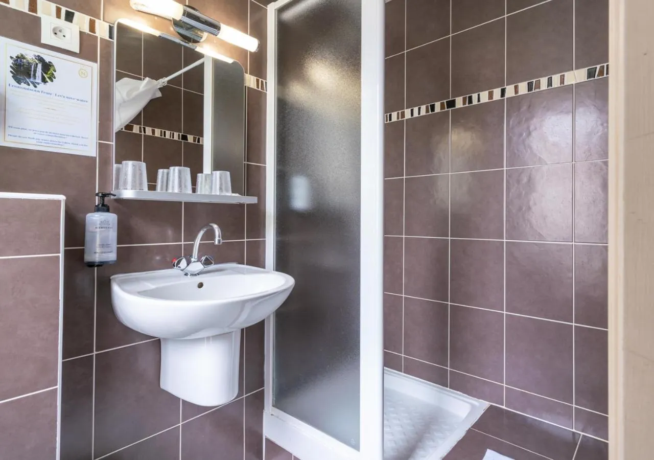 Bathroom in Nouvel Hôtel
