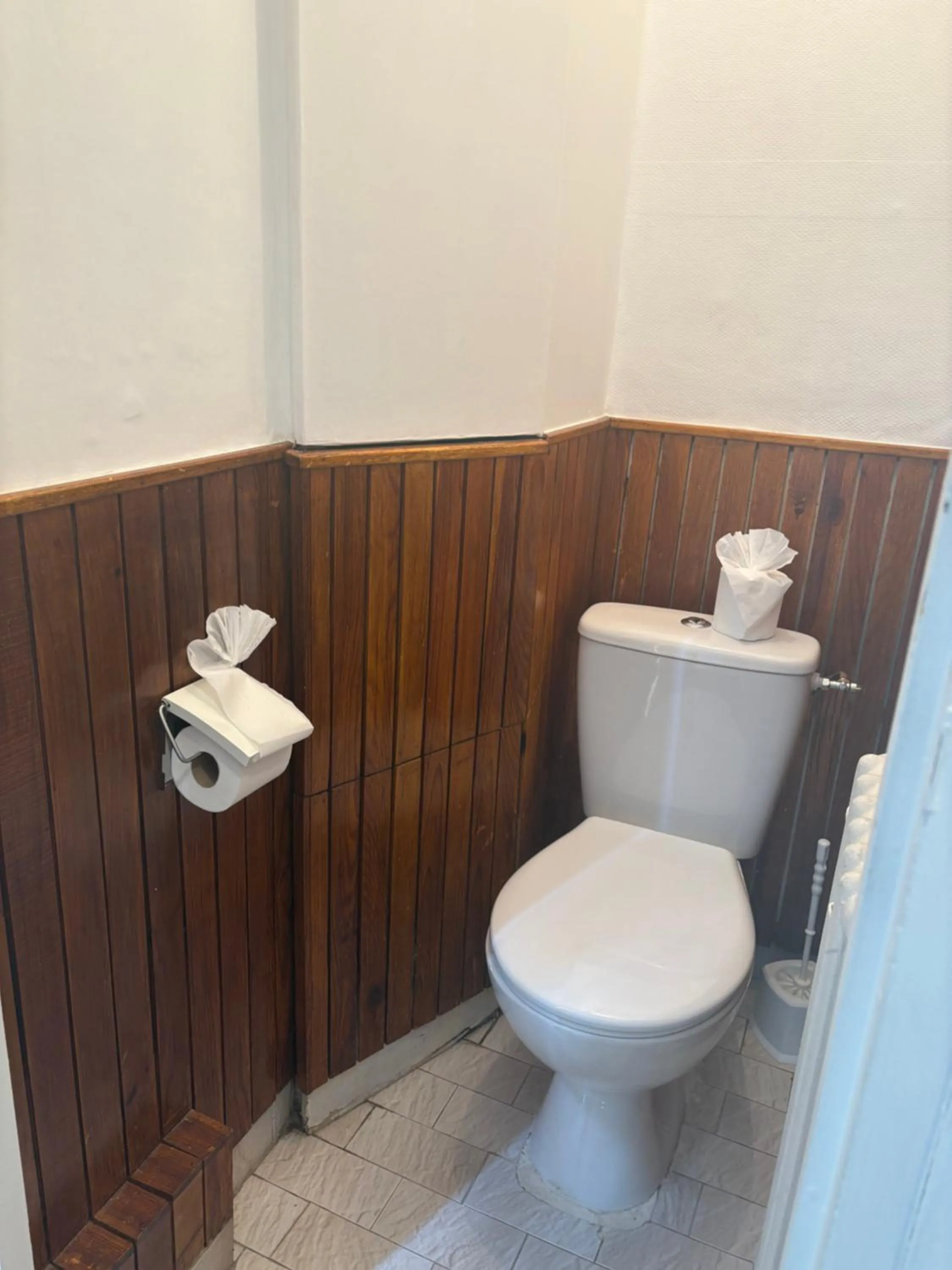 Toilet in Nouvel Hôtel