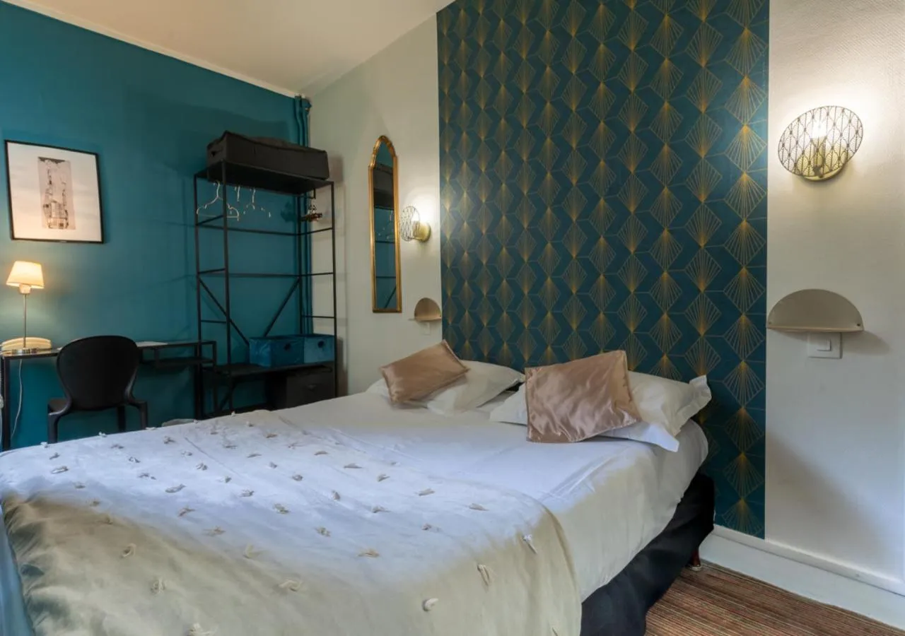 Bedroom, Bed in Nouvel Hôtel