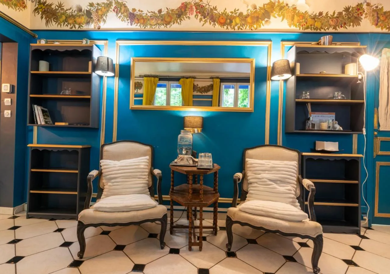 Lobby or reception in Nouvel Hôtel