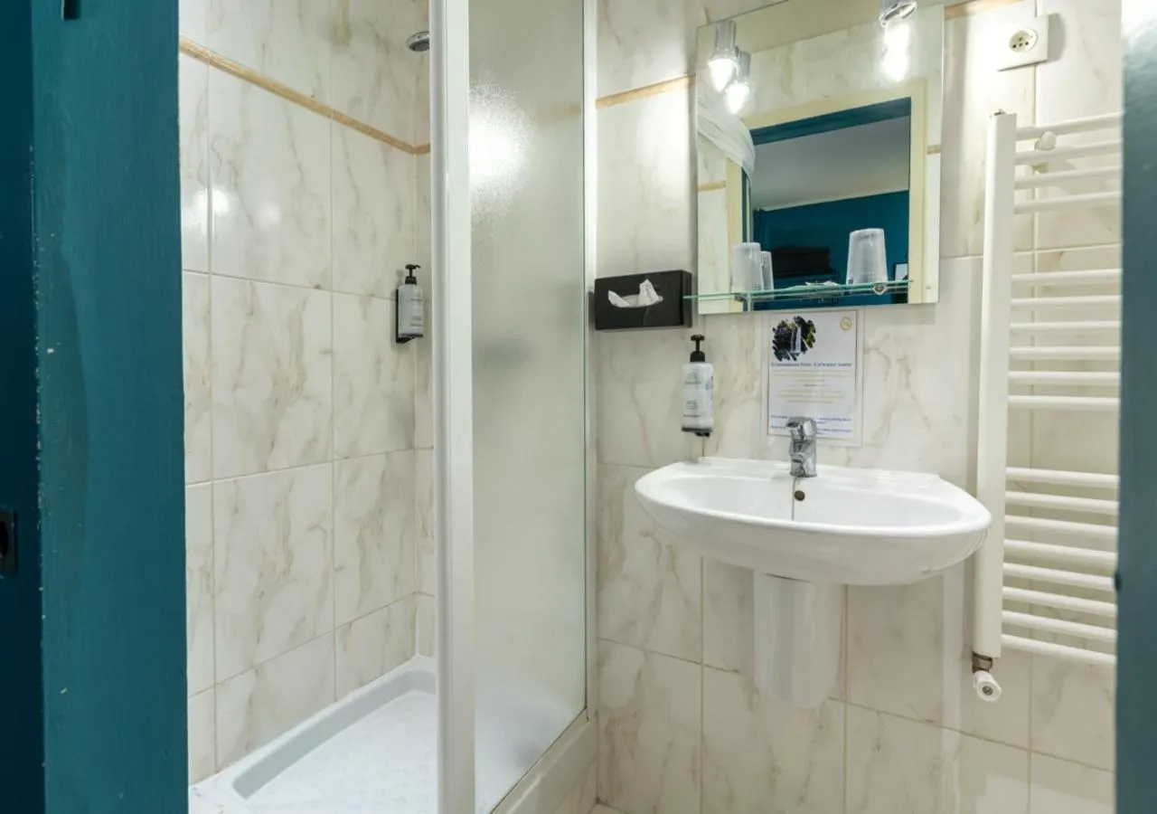 Bathroom in Nouvel Hôtel