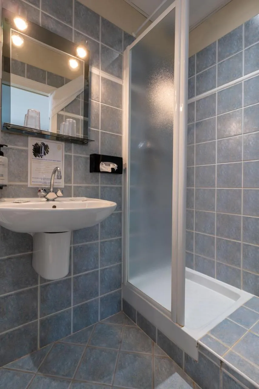 Bathroom in Nouvel Hôtel