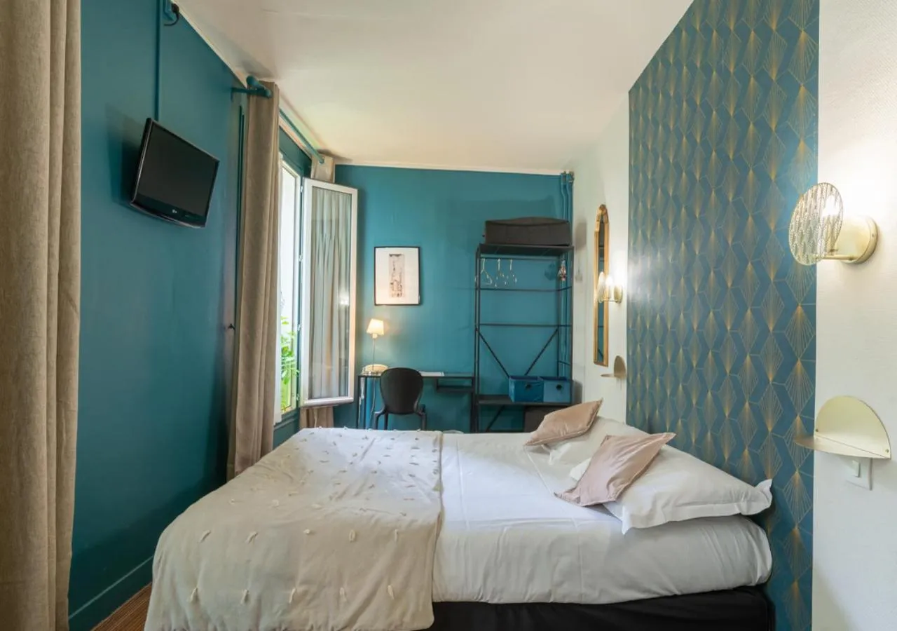 Bedroom, Bed in Nouvel Hôtel