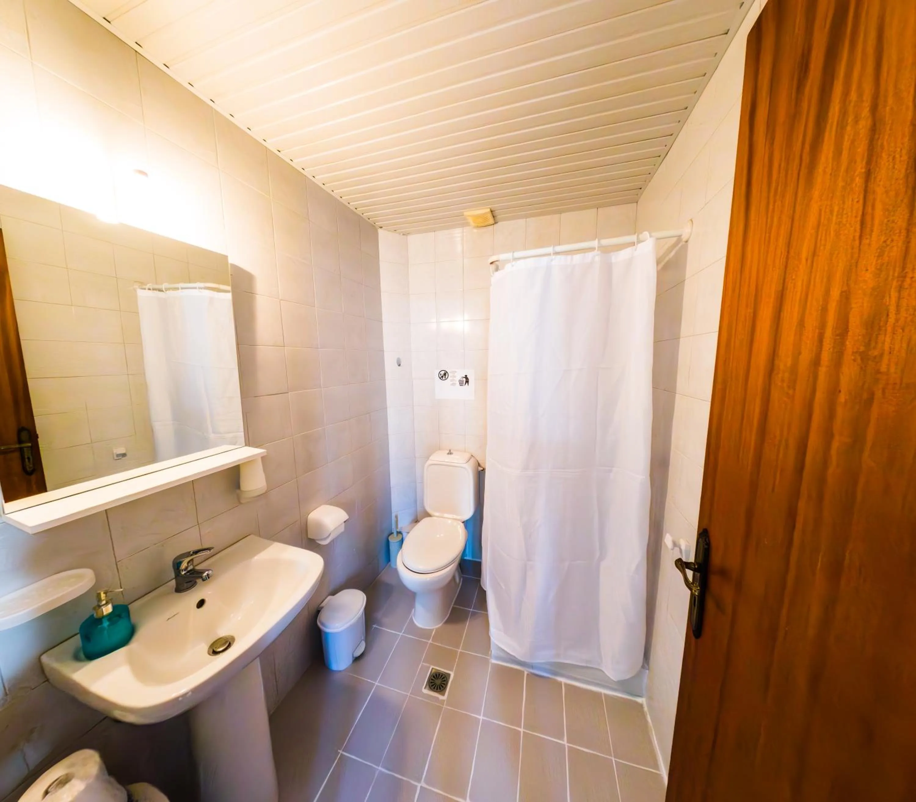 Shower in Anna Ageliki