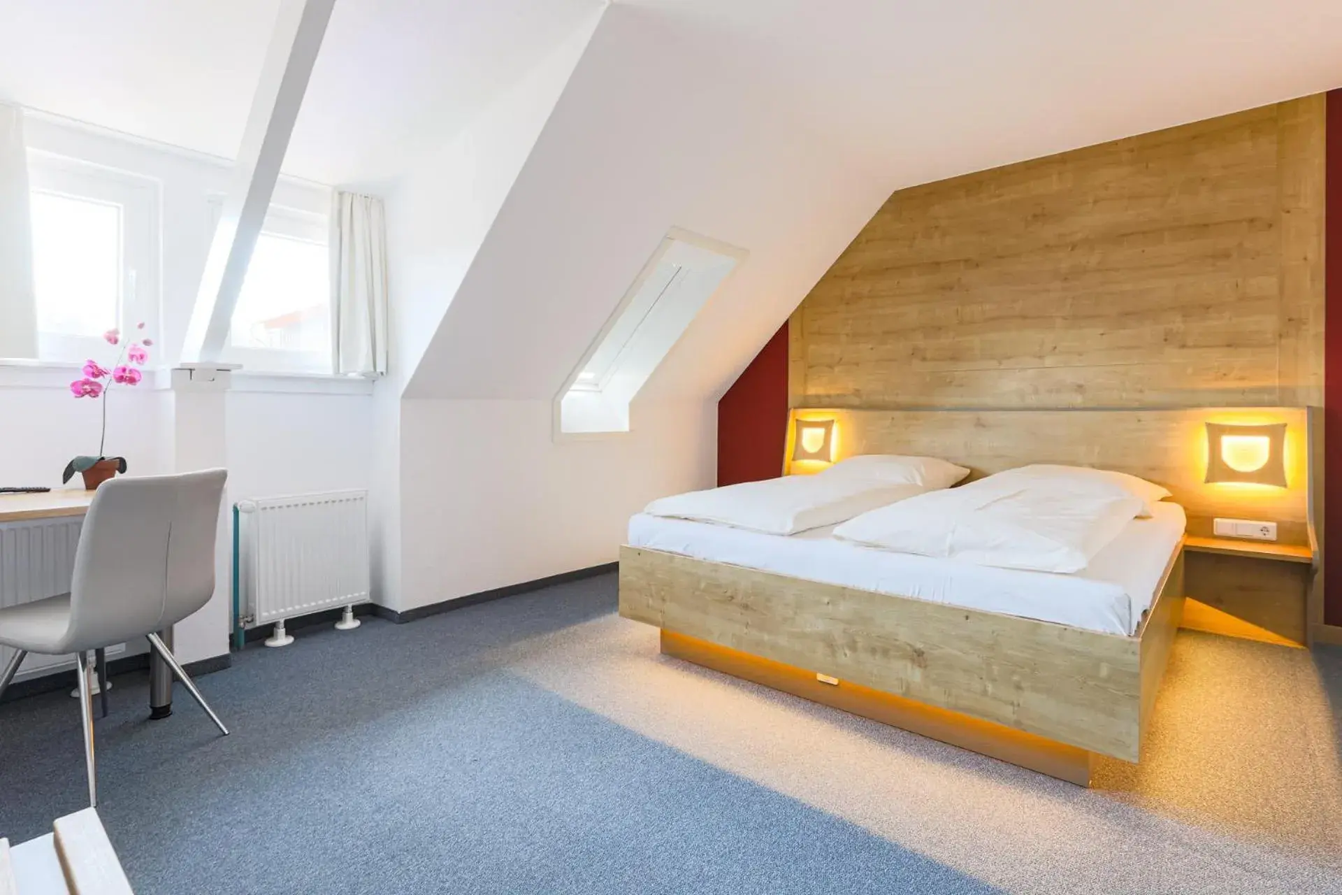 Double Room with Balcony - single occupancy in Hotel Eydt Kirchheim Double Room with Balcony - single occupancy in Hotel Eydt Kirchheim