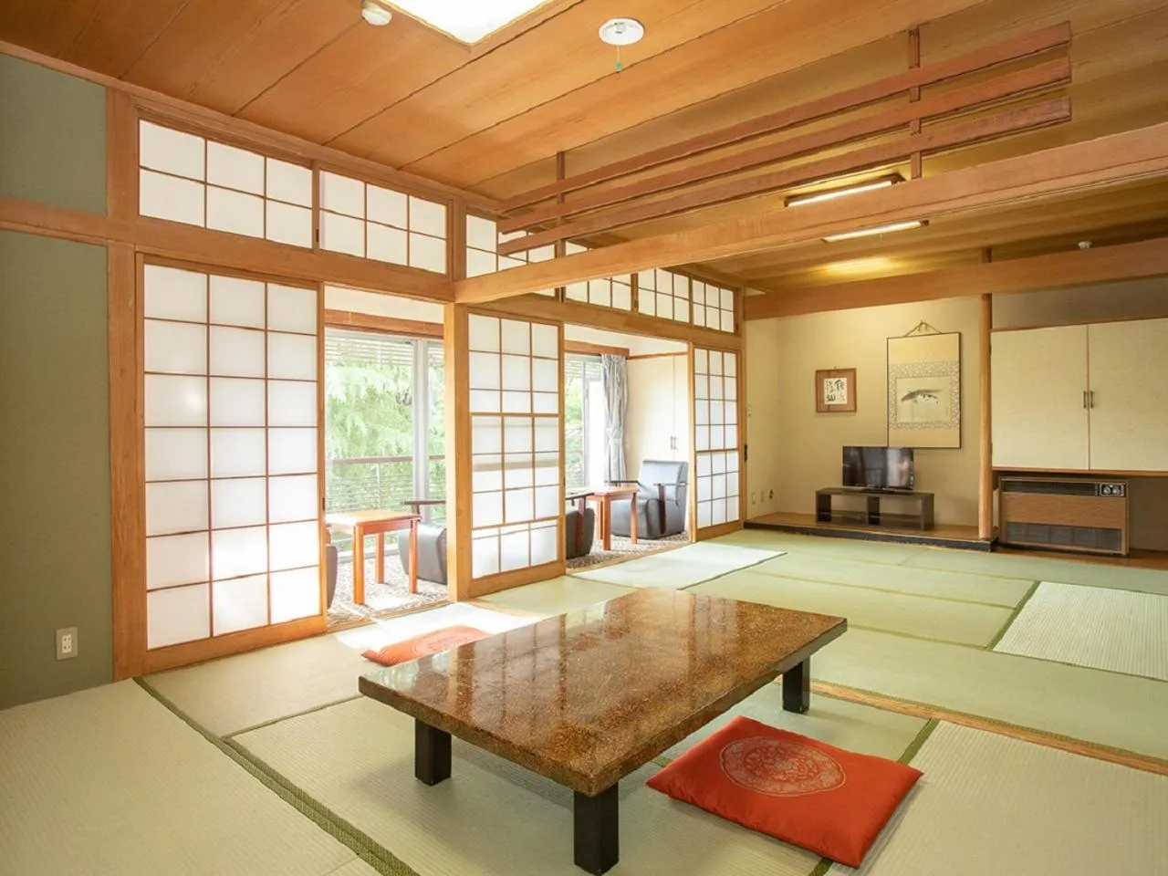 Photo of the whole room, Bed in Hotel Okukujikan