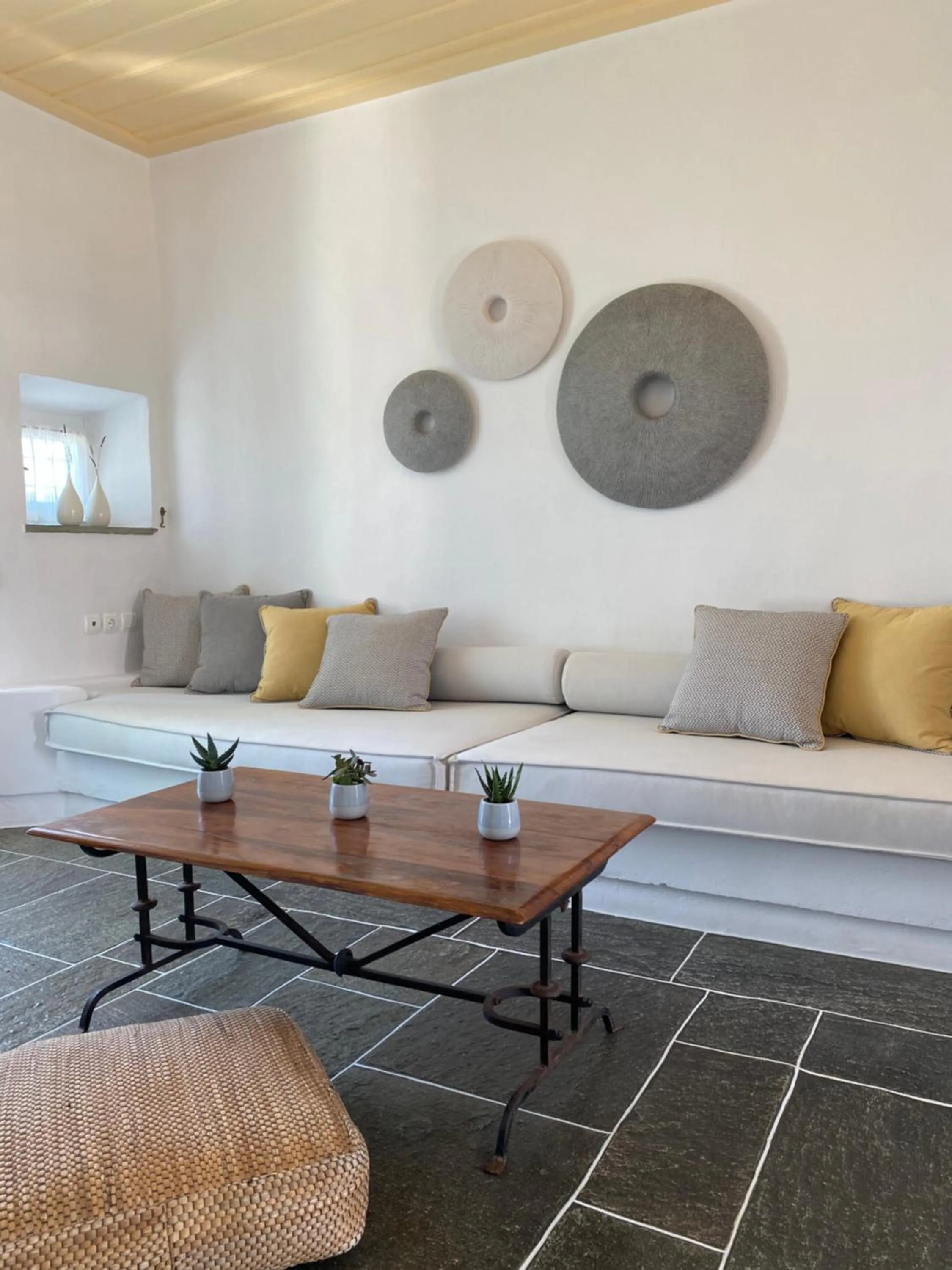 Living room in Niriedes Hotel