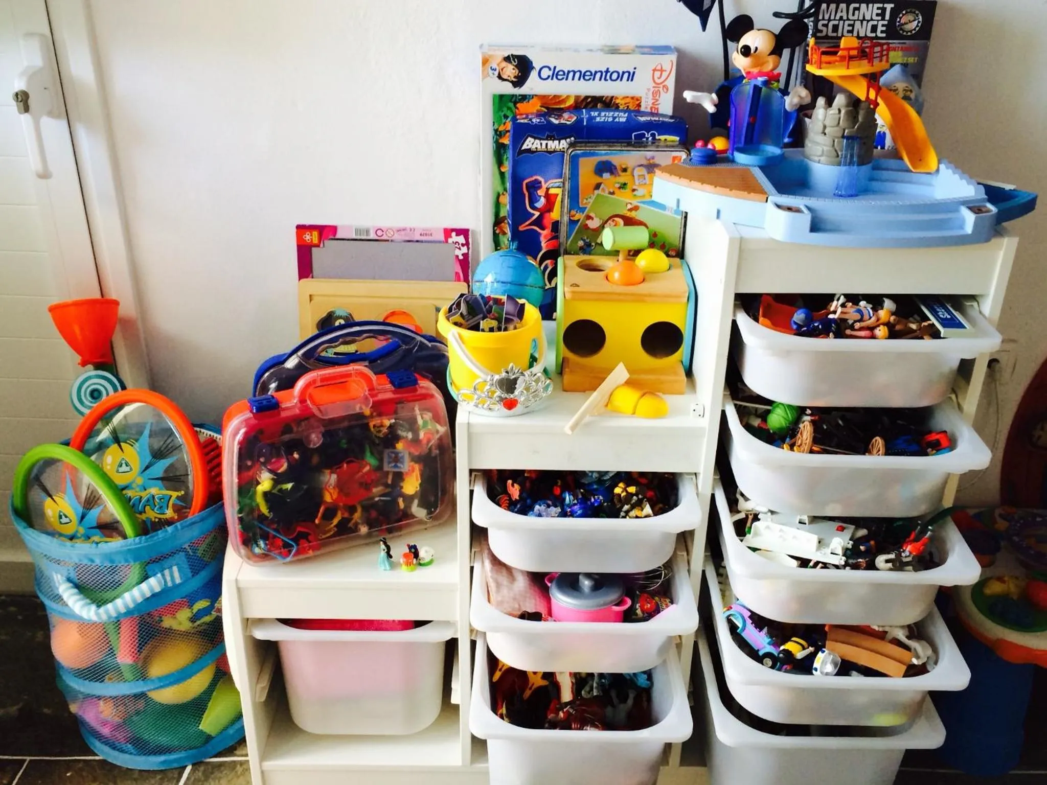 Game Room in Niriedes Hotel