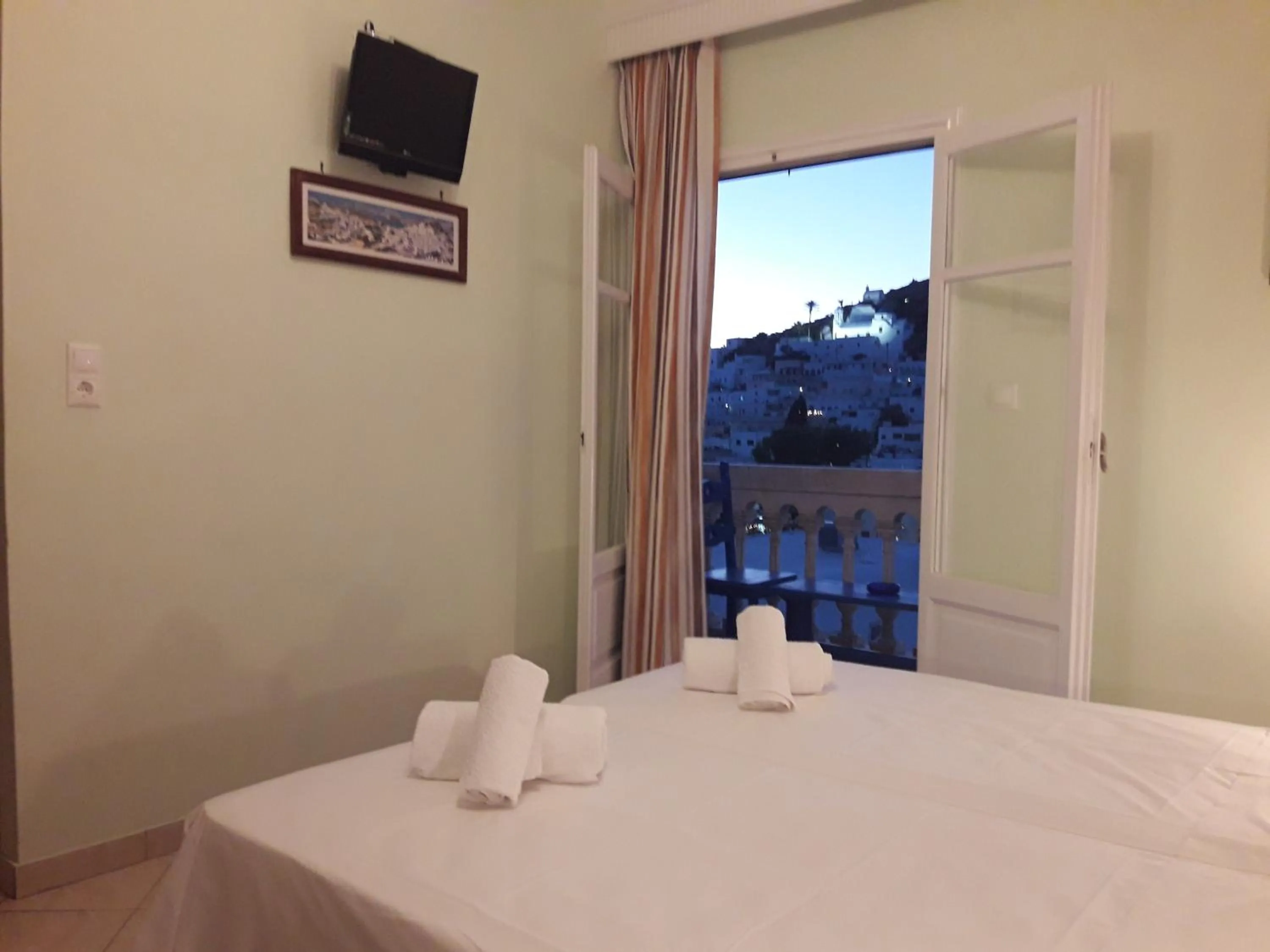 City view, Bed in Parthenon