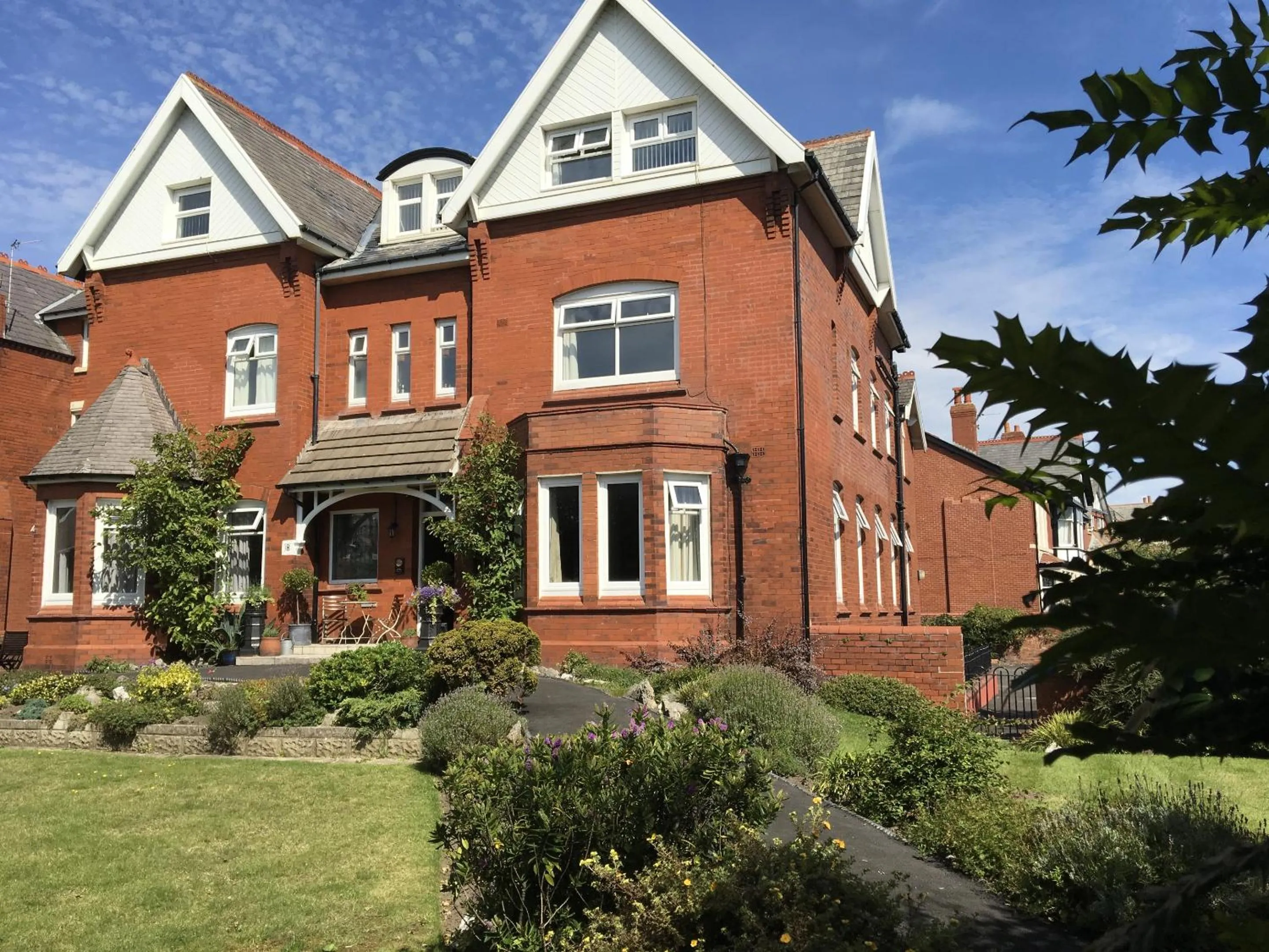 Garden in Mode - The Old School House