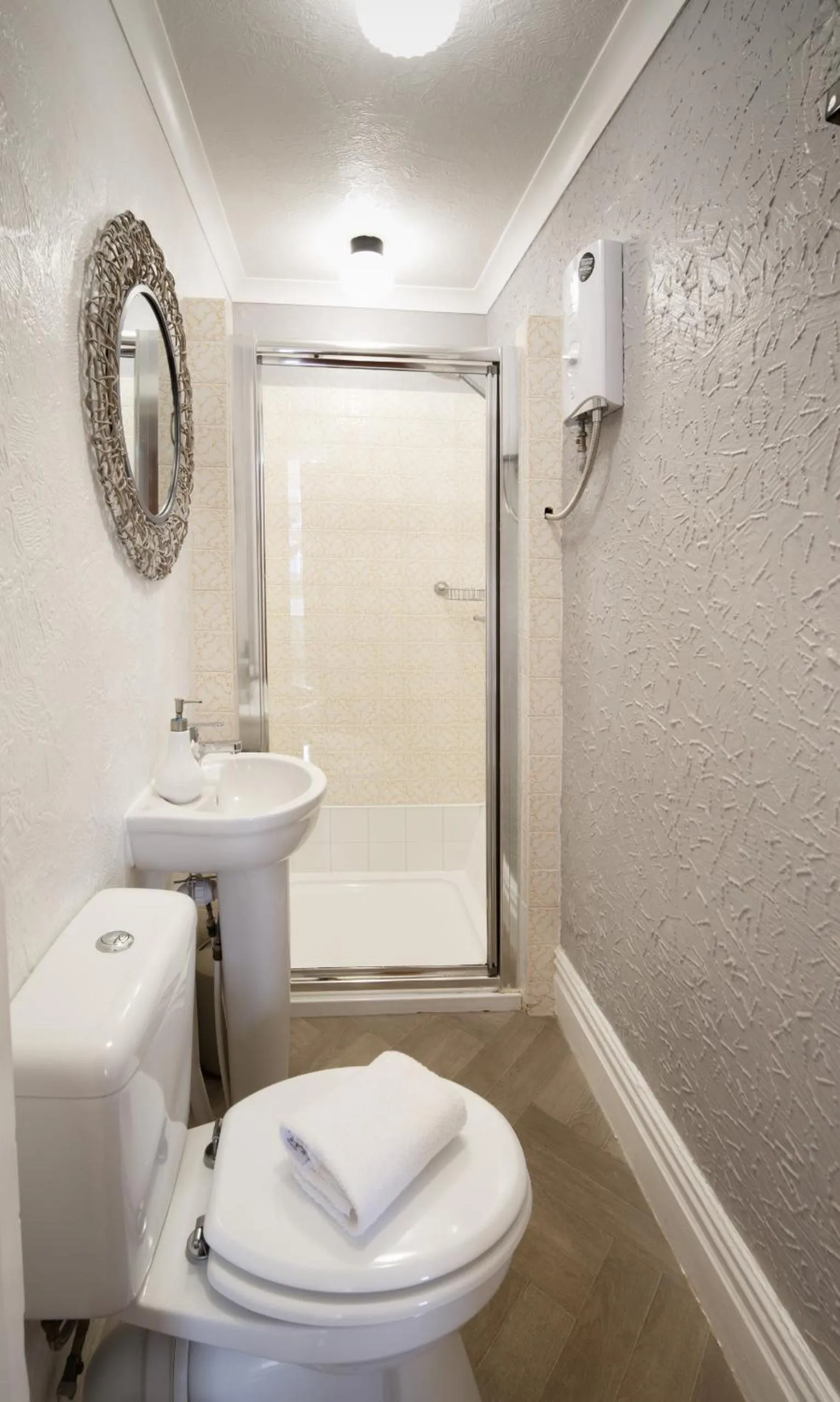 Bathroom in Mode - The Old School House