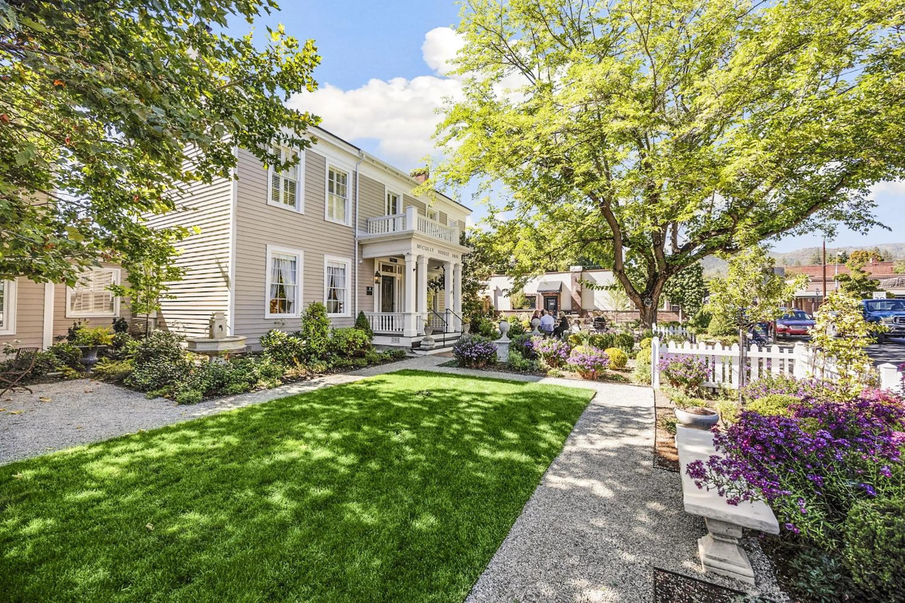 Property building in McCully House Inn