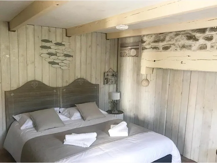 Bed in Île ô des capucins