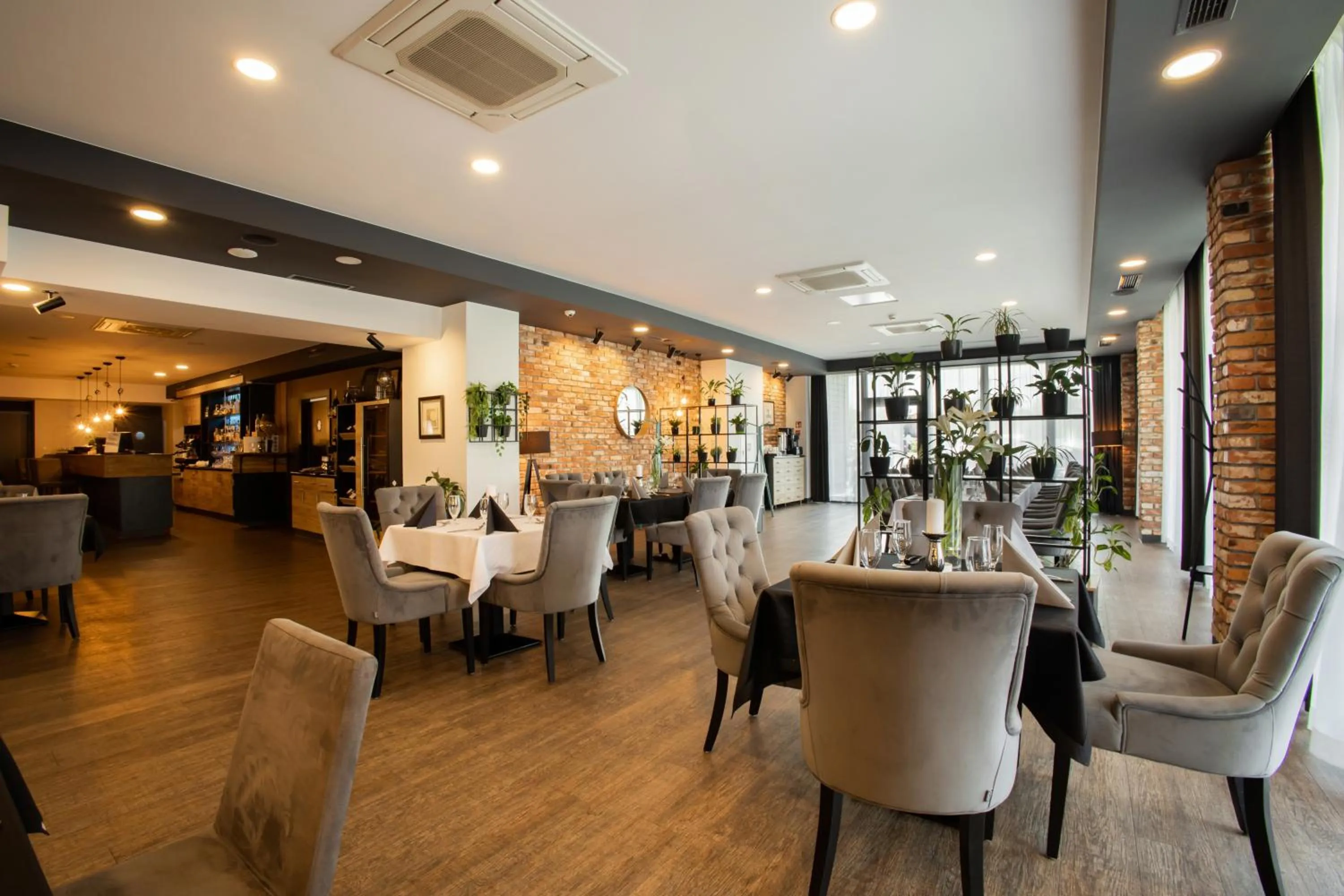 Restaurant/places to eat in Hotel Scout