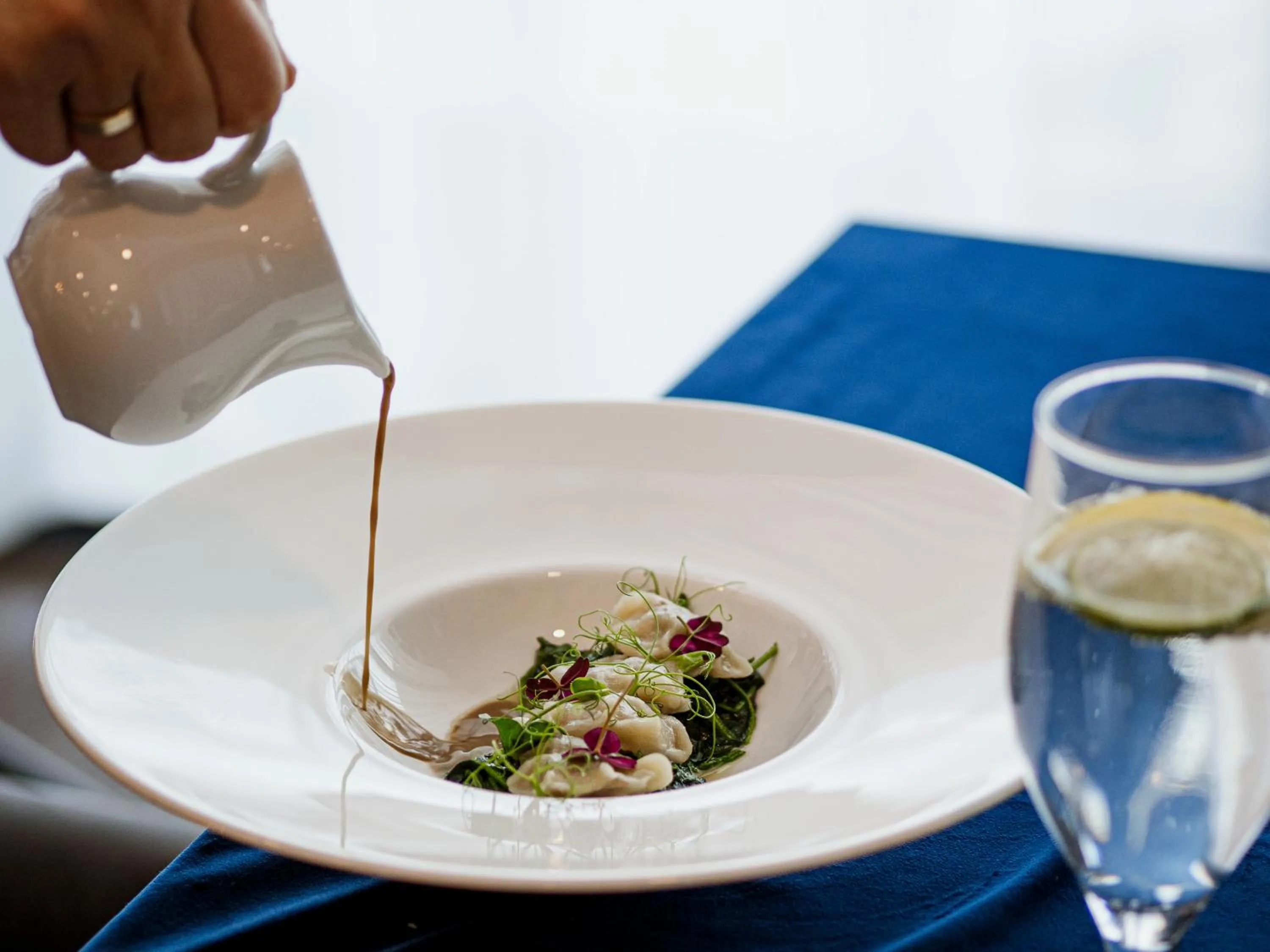 Food and drinks in Hotel Scout