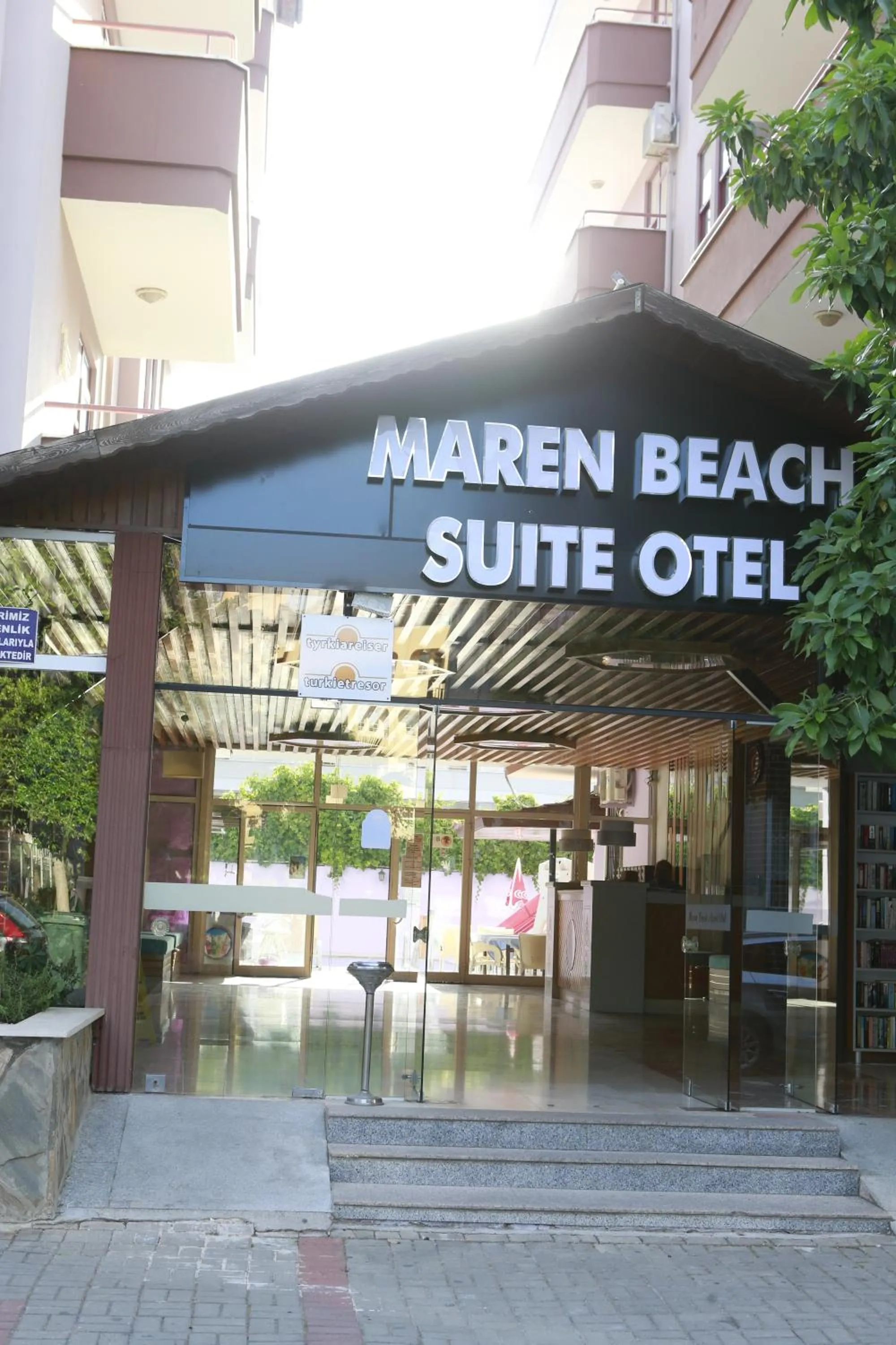 Facade/entrance in Maren Beach Apart Hotel