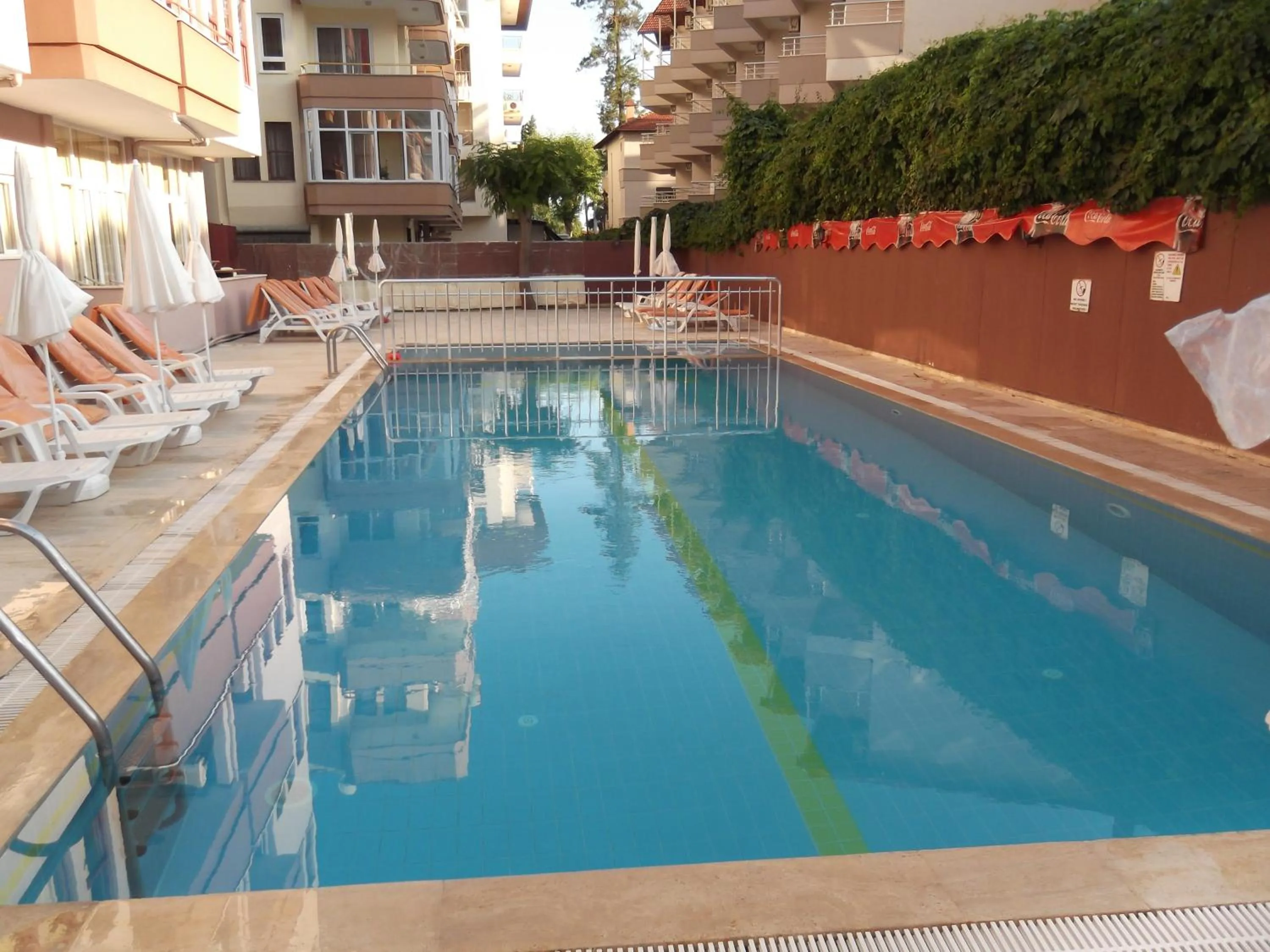 Swimming pool in Maren Beach Apart Hotel