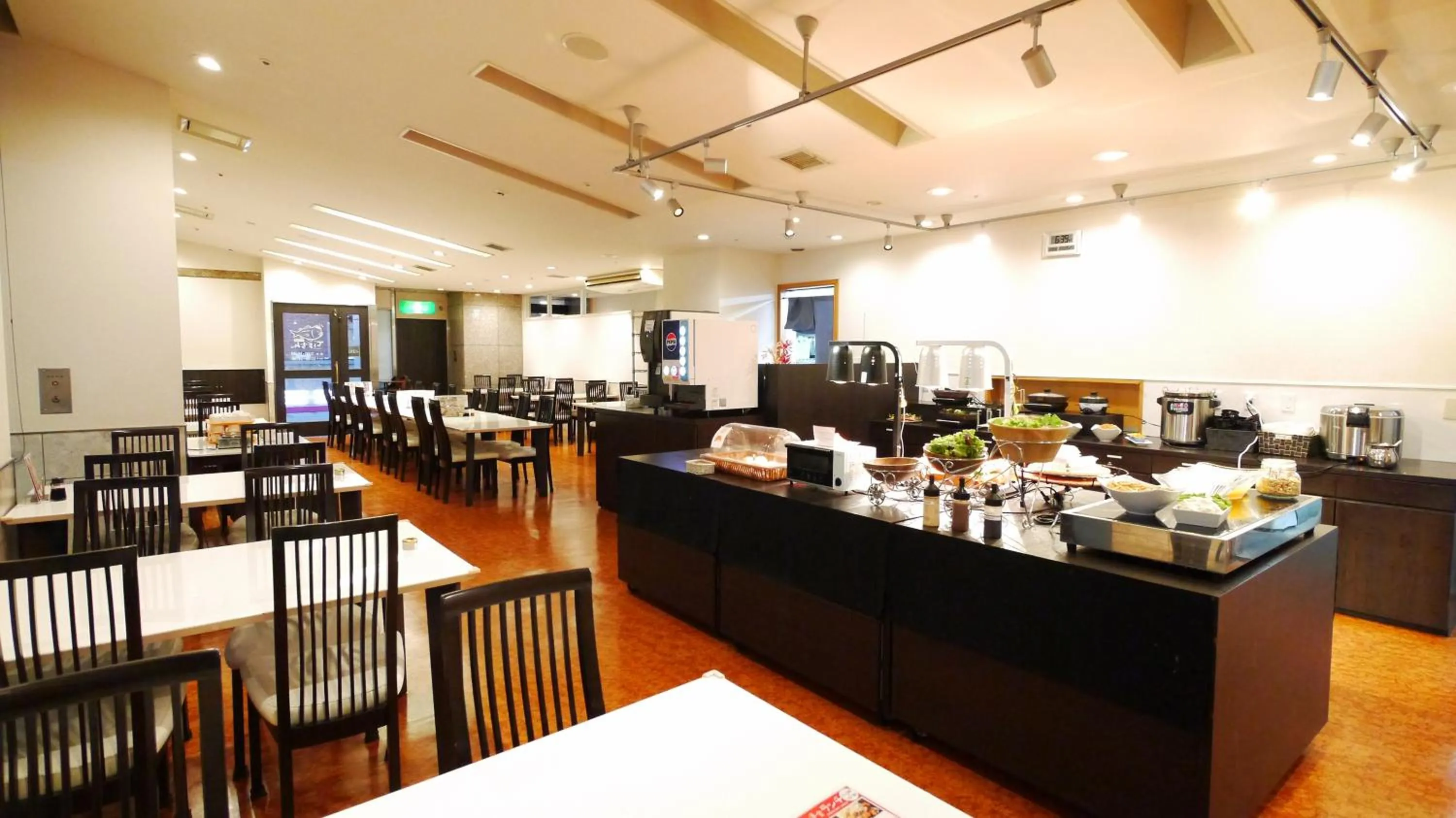 Restaurant/places to eat in U-Community Hotel