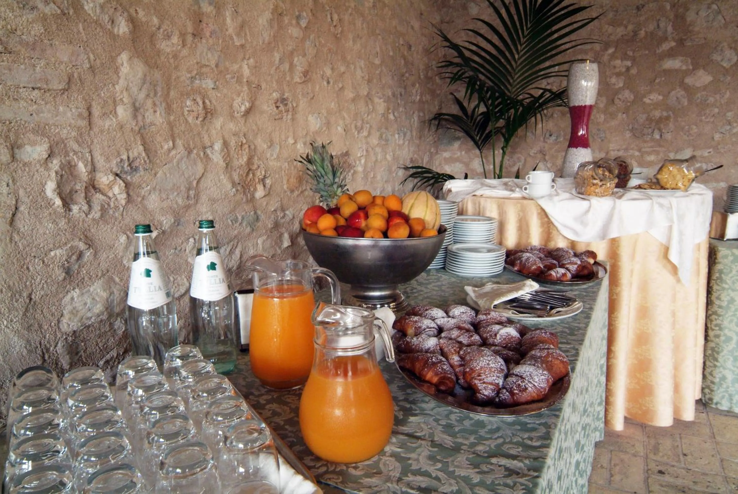 Buffet breakfast in Valle Rosa