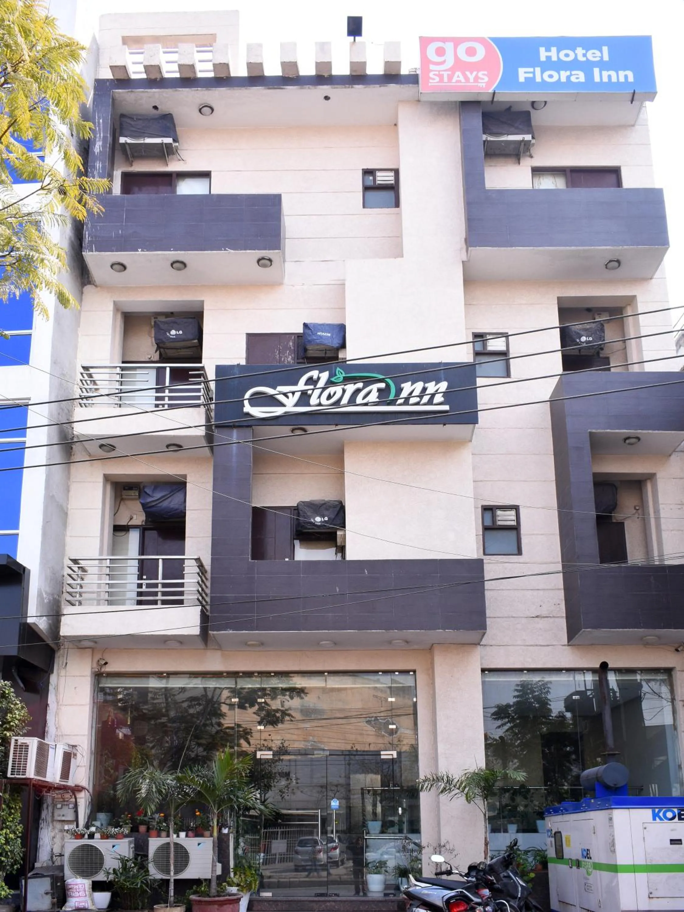 Property building in Hotel Flora Inn