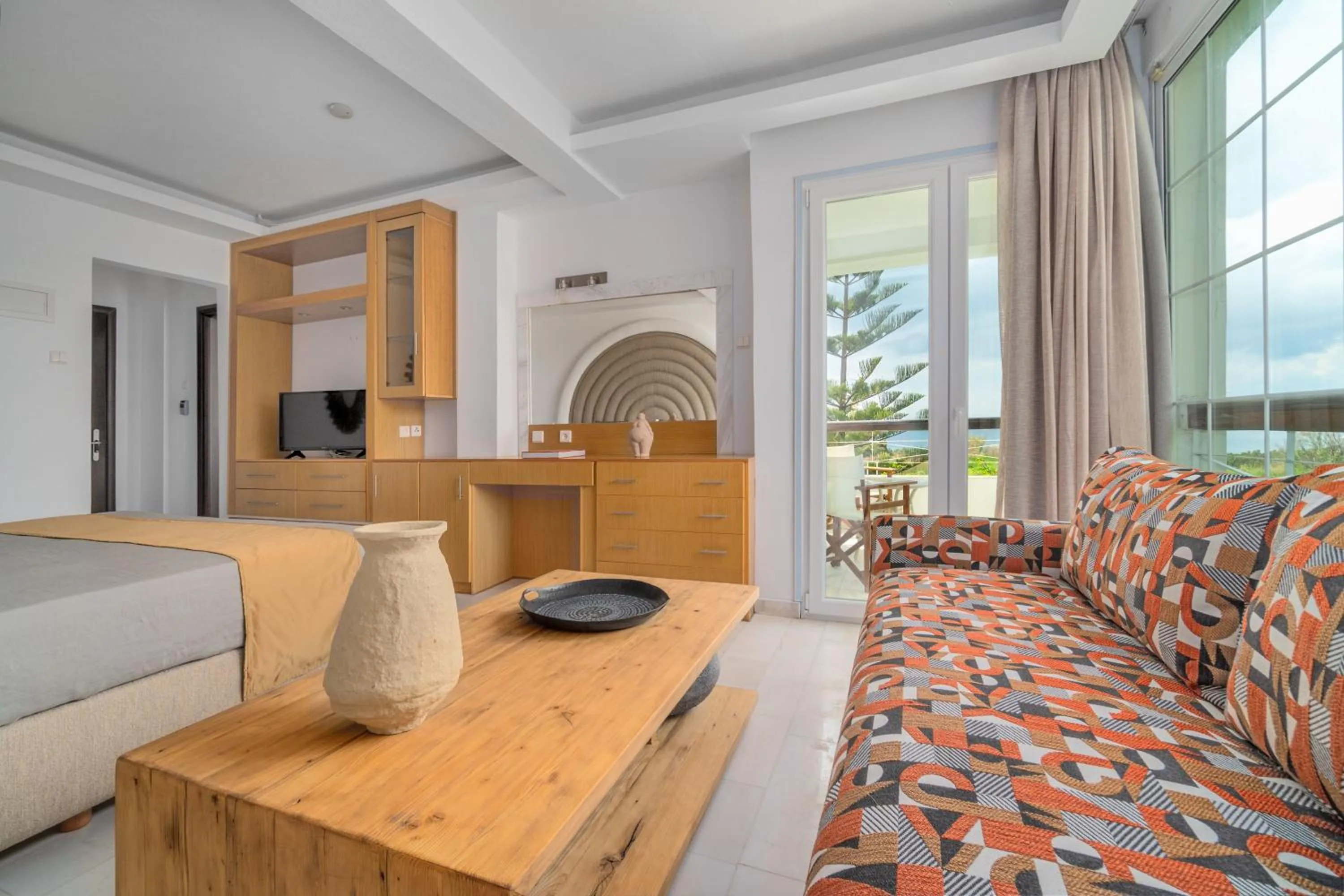 TV and multimedia in Arco Beach Hotel