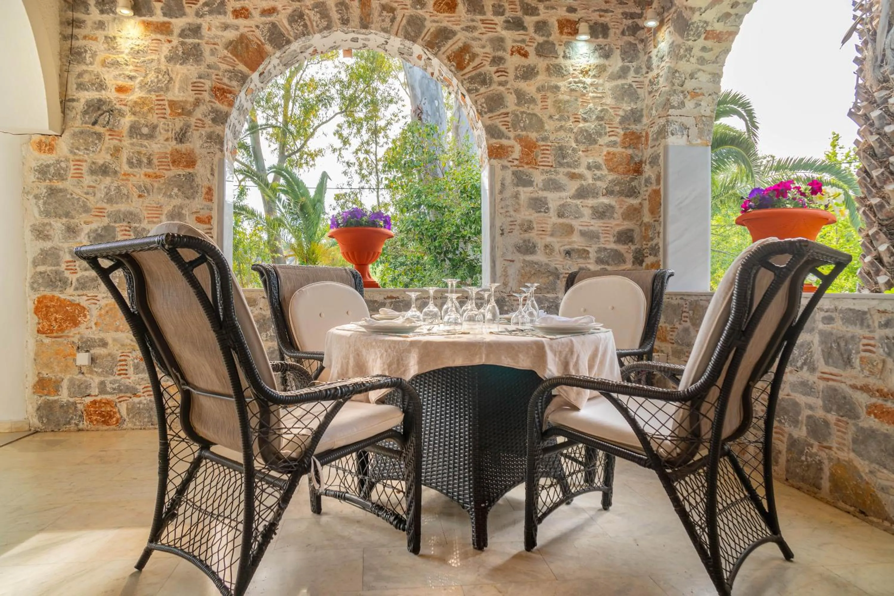 Dining area in Arco Beach Hotel