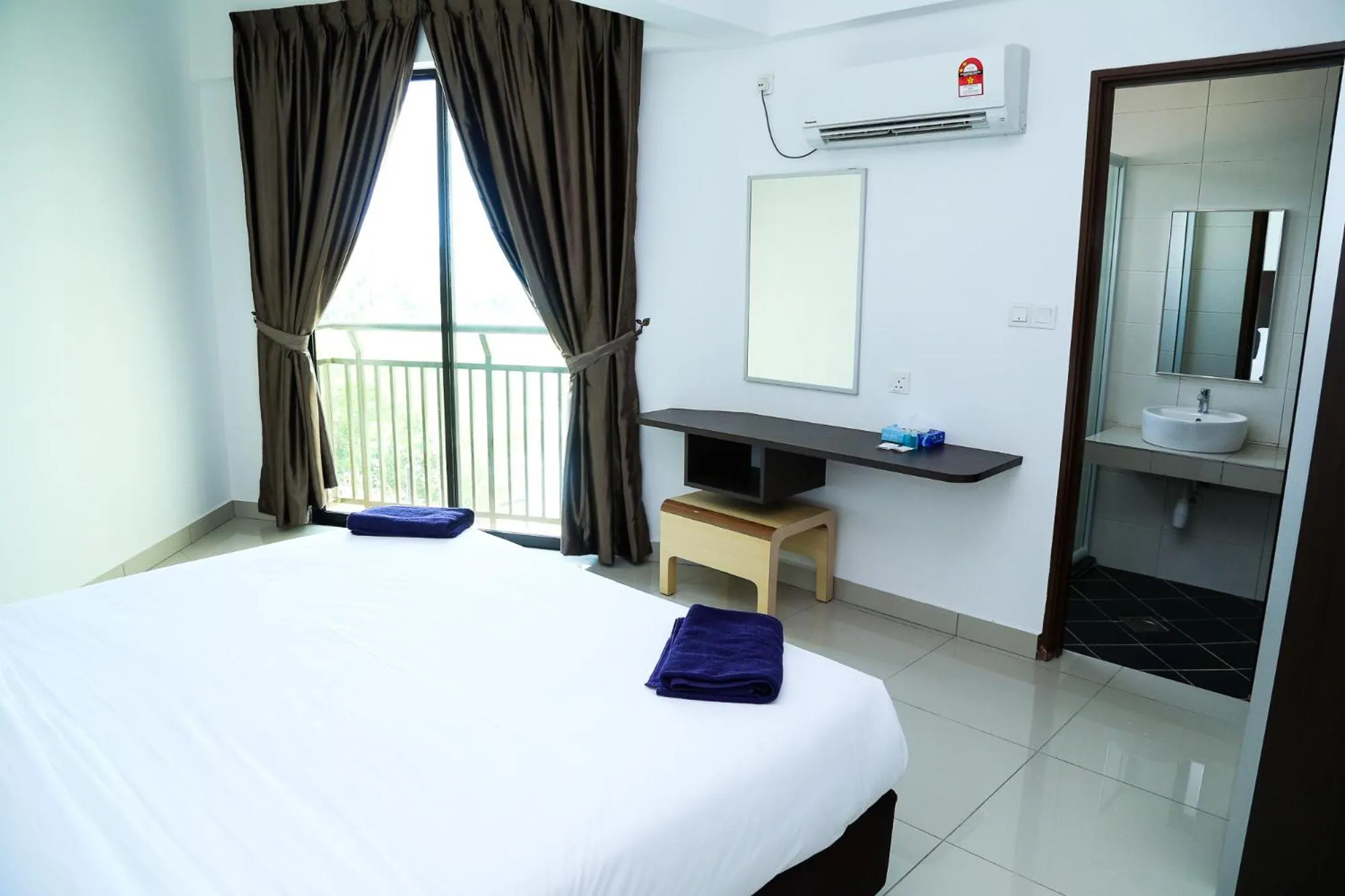 Bed in Marina Heights Resort