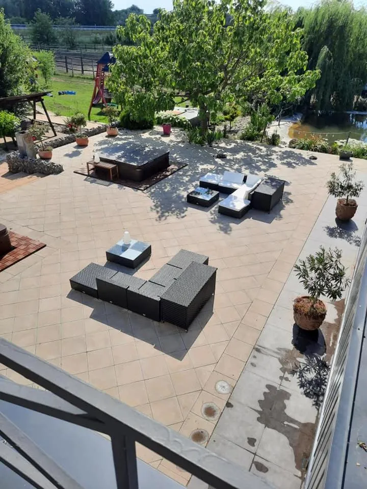 Hot Tub in Caballus Lovasmajor Panzió