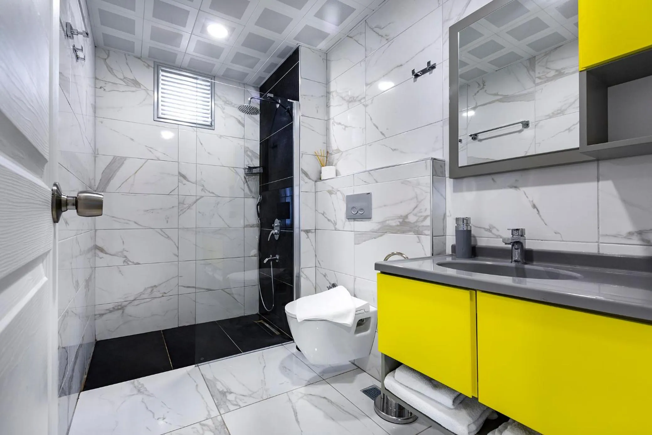 Shower in Twin Apart Hotel