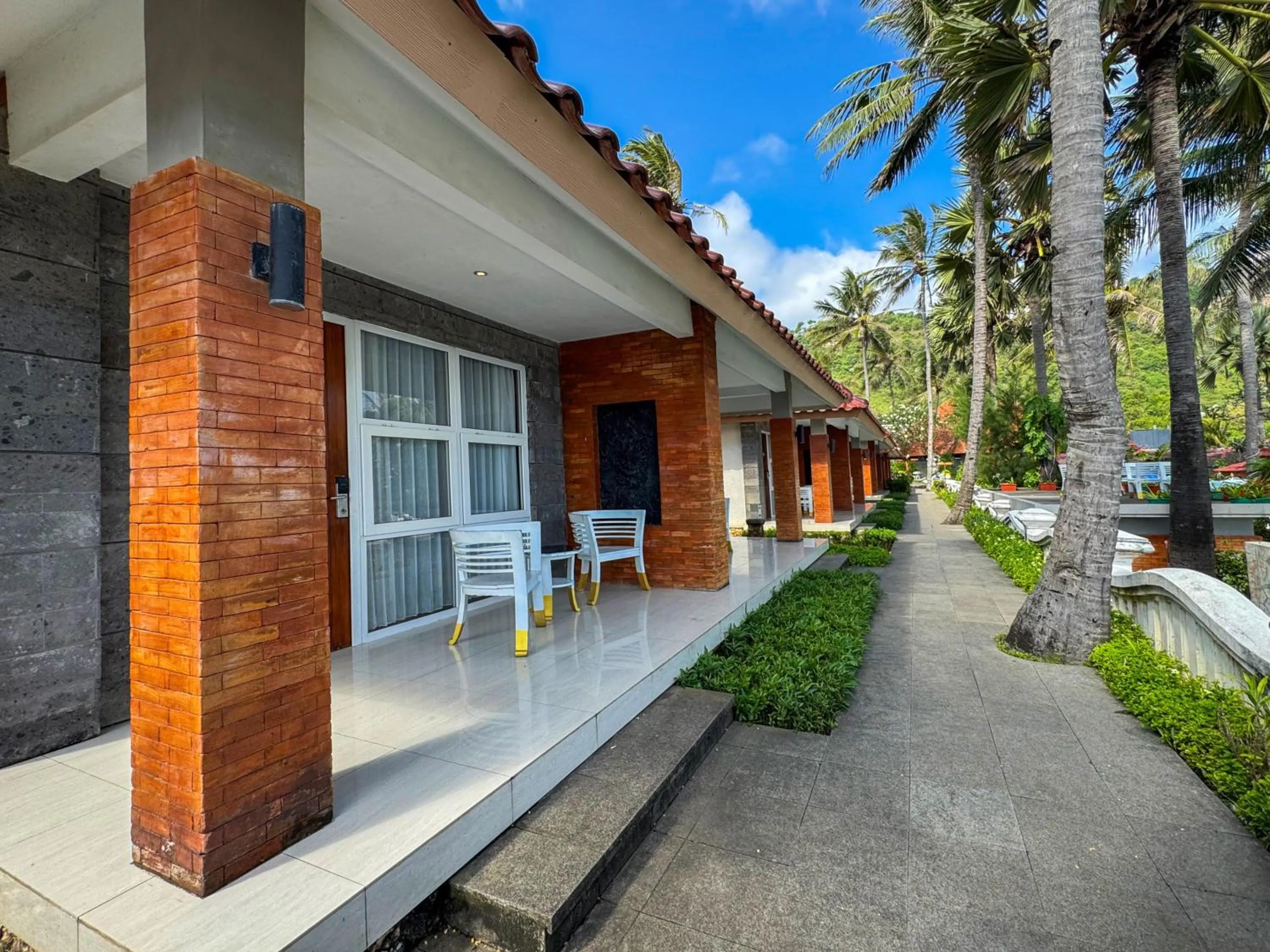 Garden view in Queen of the South Beach Resort